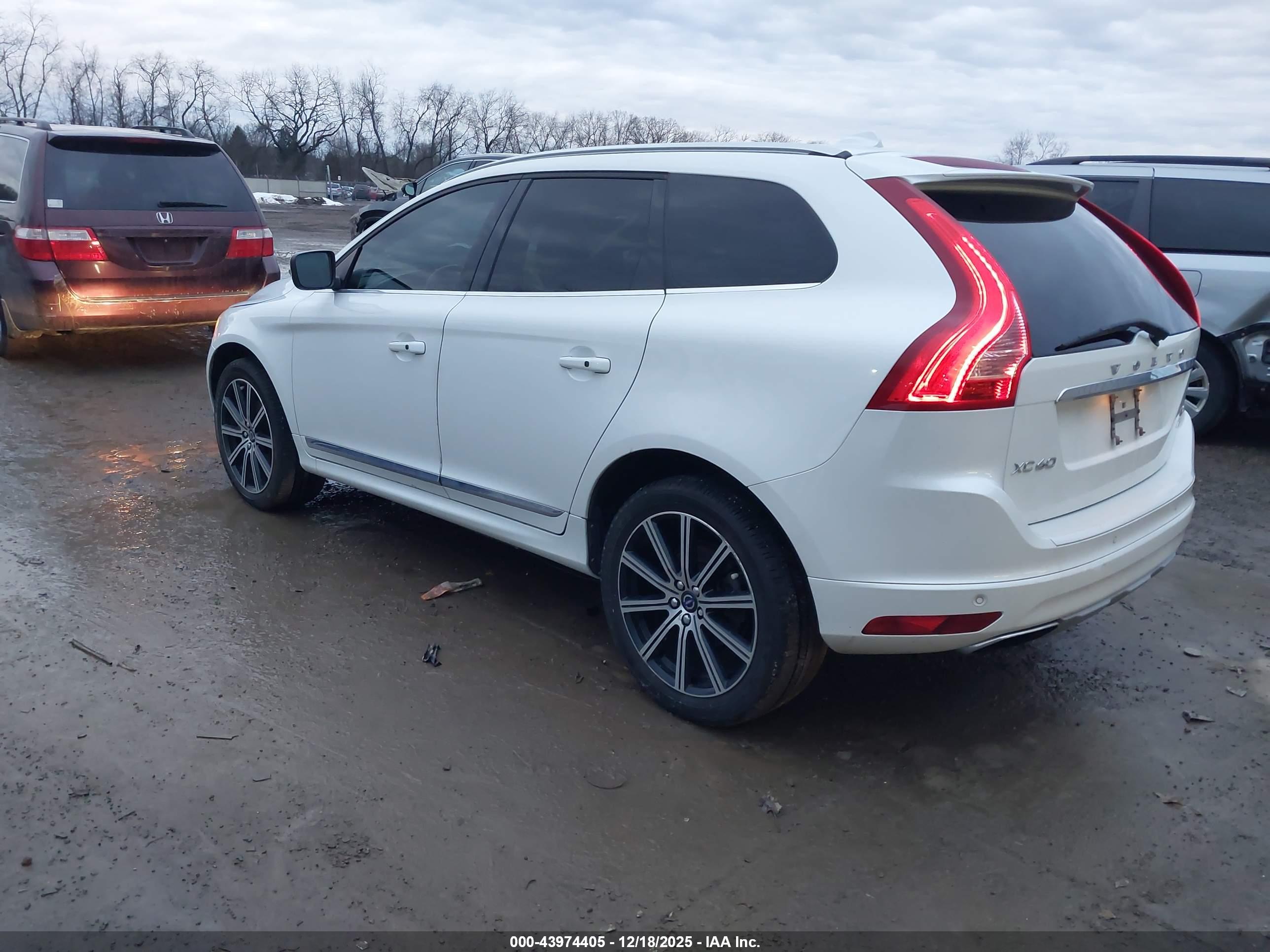 VOLVO XC60 image 3