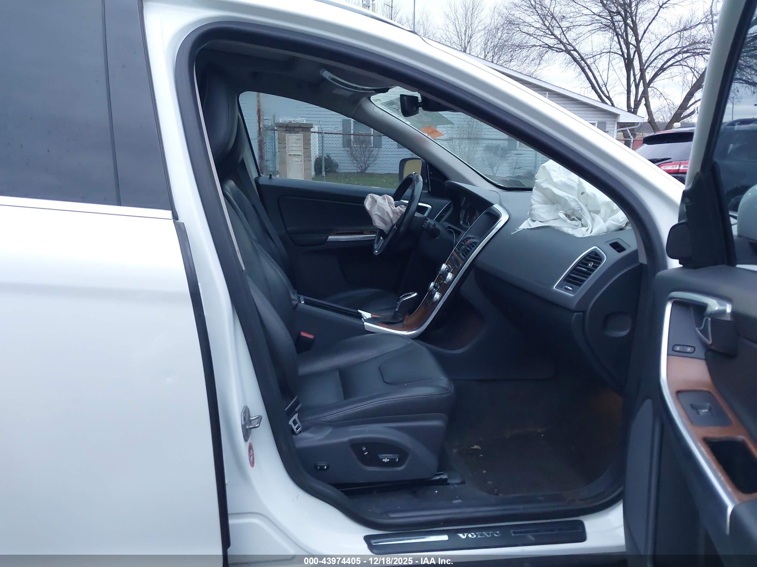 VOLVO XC60 image 5