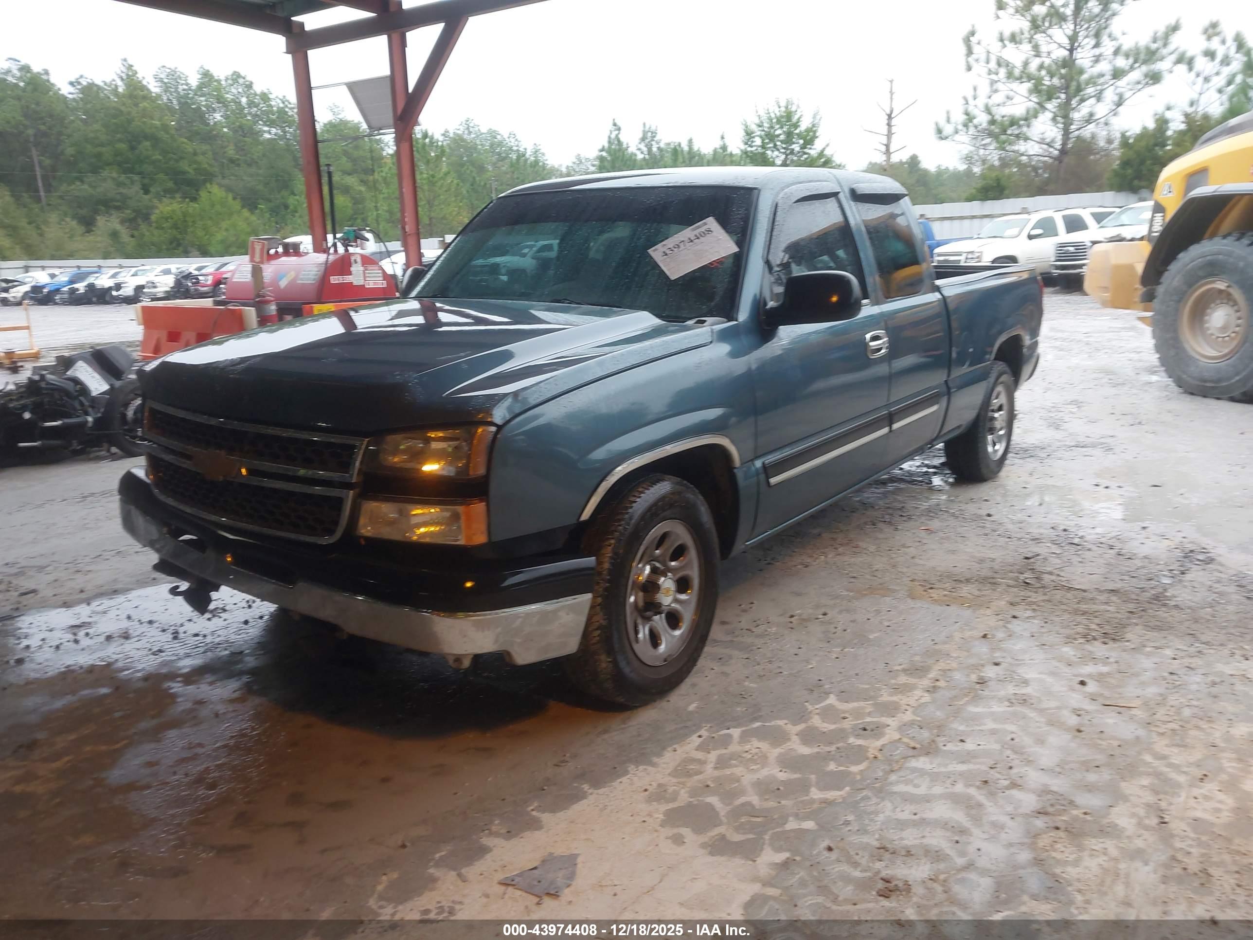 CHEVROLET SILVERADO image 2