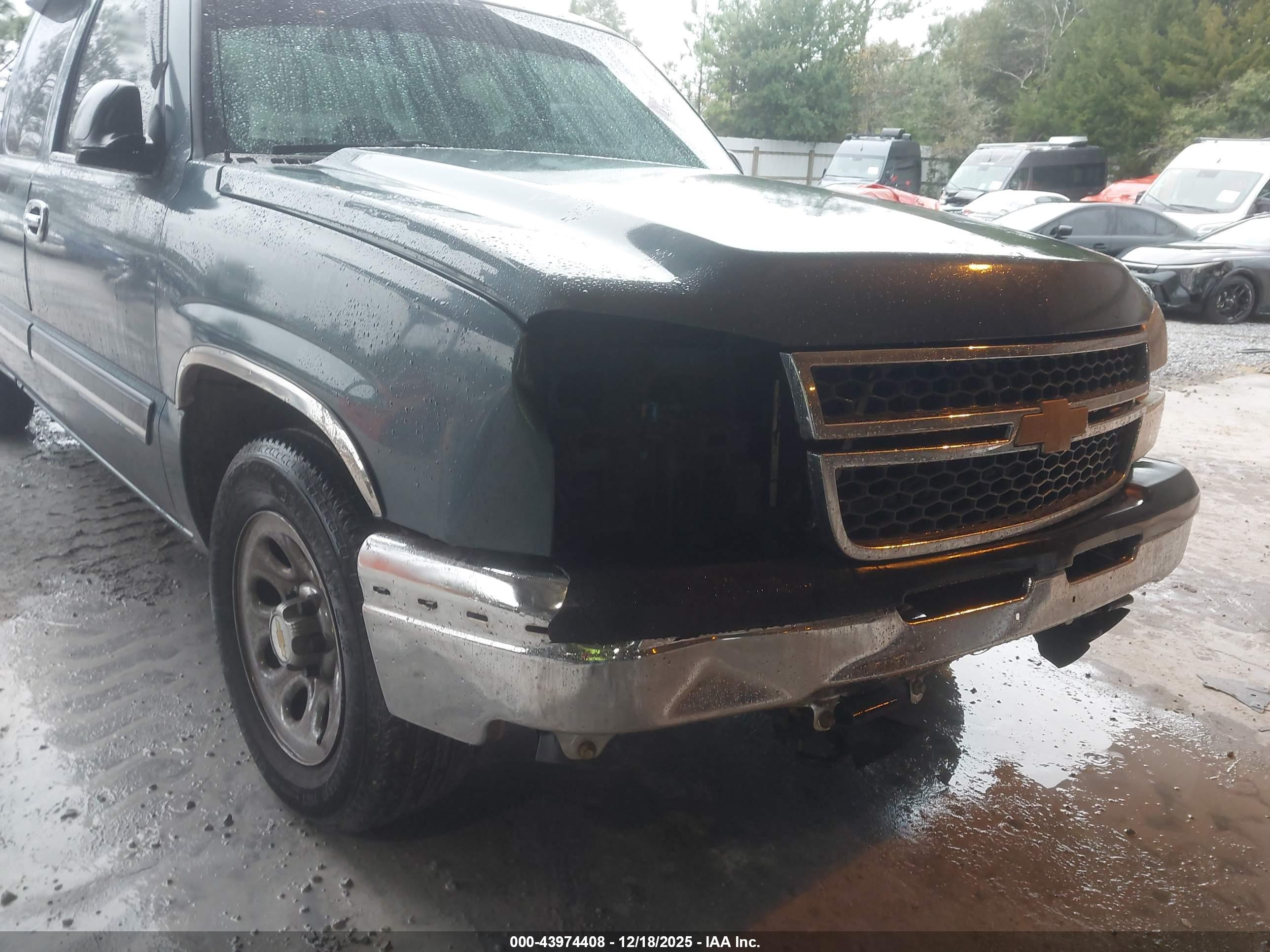 CHEVROLET SILVERADO image 6