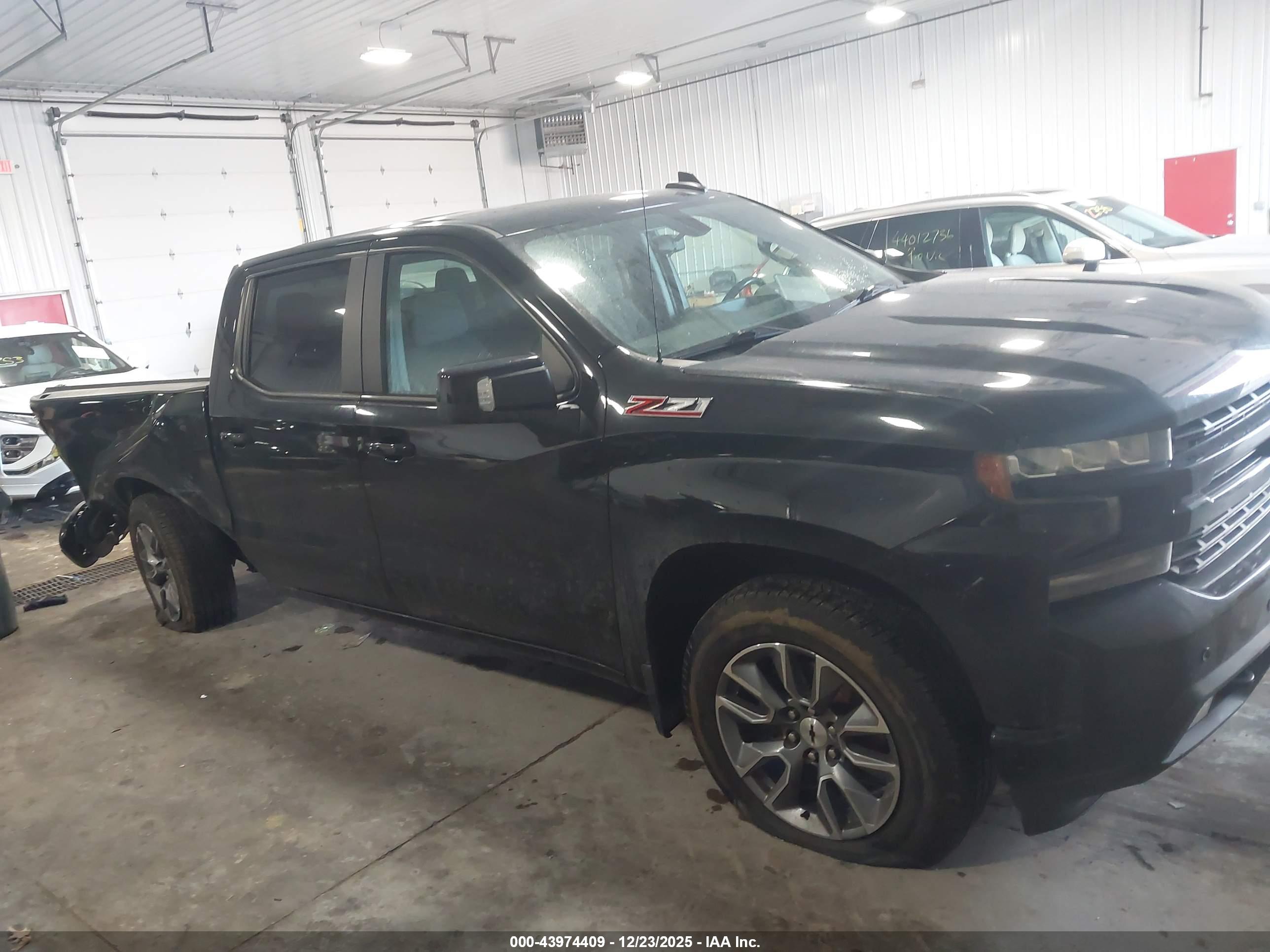 CHEVROLET SILVERADO image 6