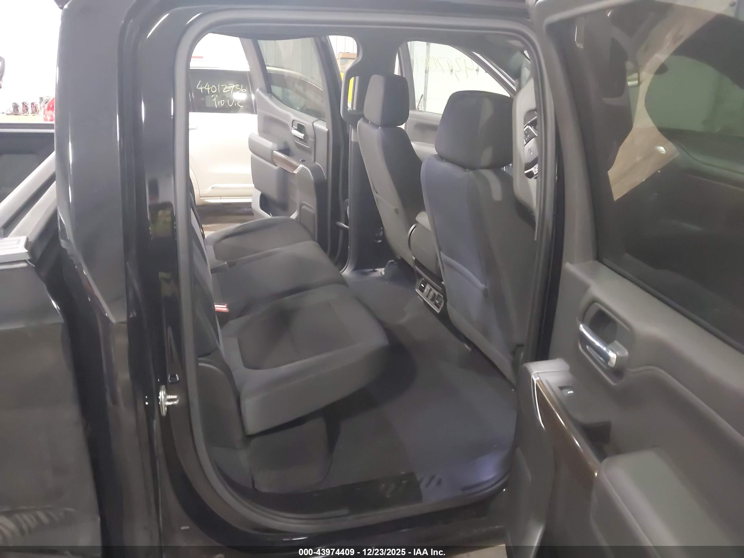CHEVROLET SILVERADO image 8