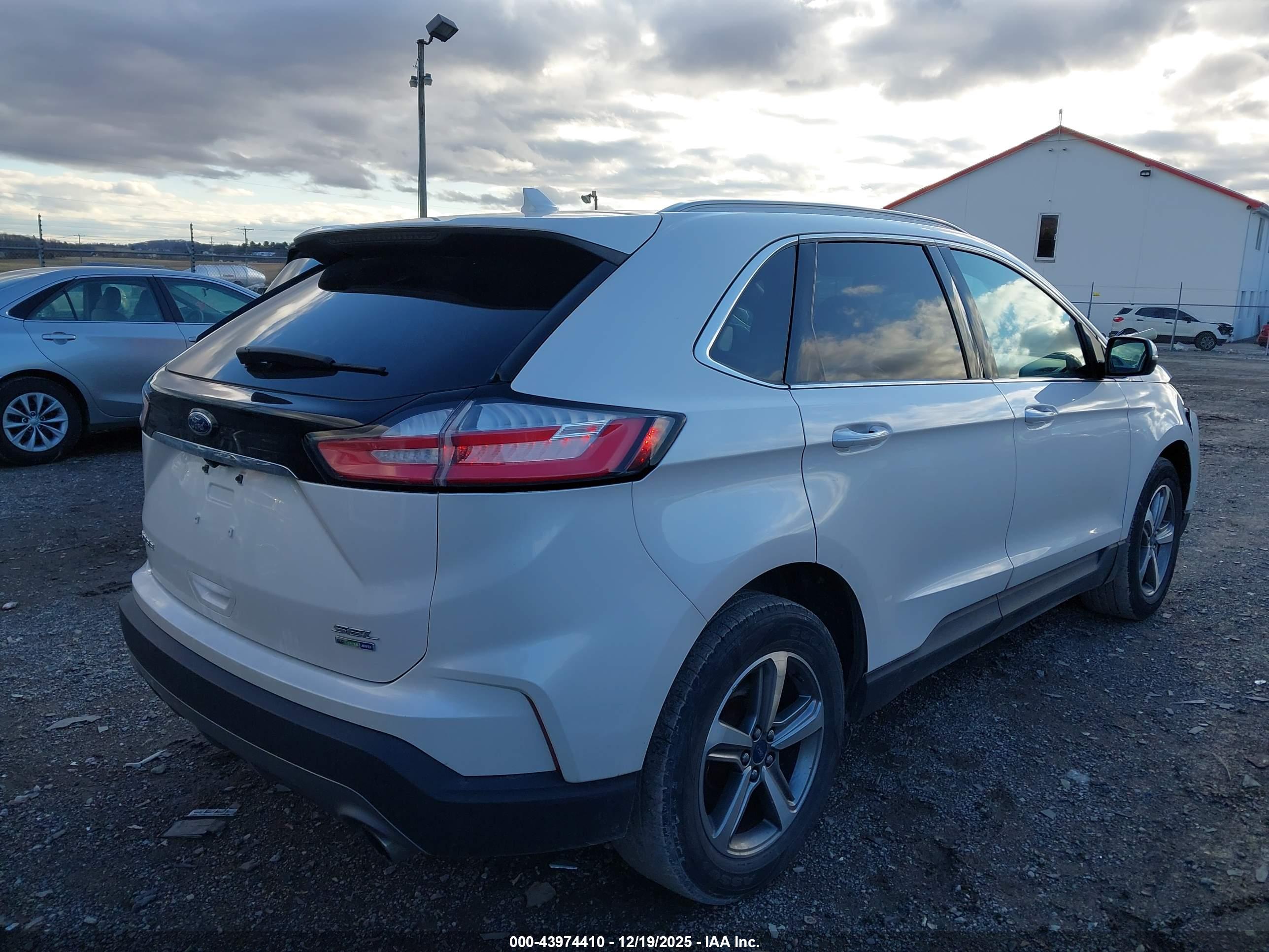FORD EDGE image 4