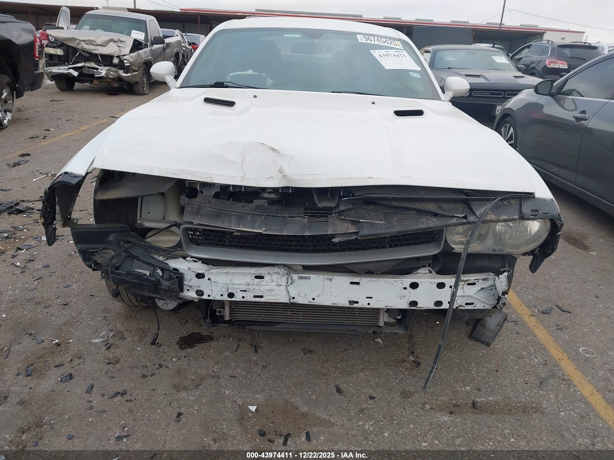 DODGE CHALLENGER image 6