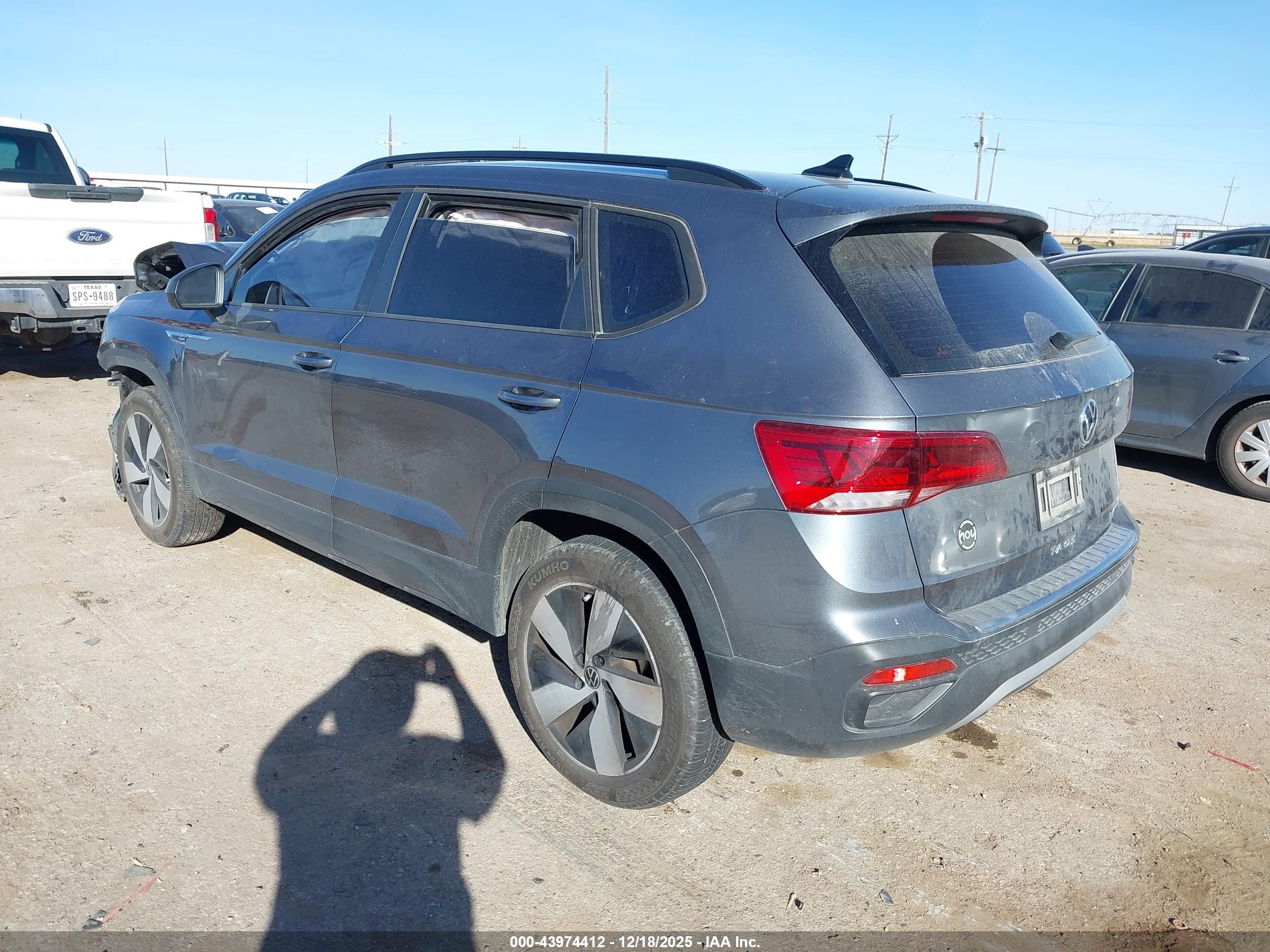 VOLKSWAGEN TAOS image 3