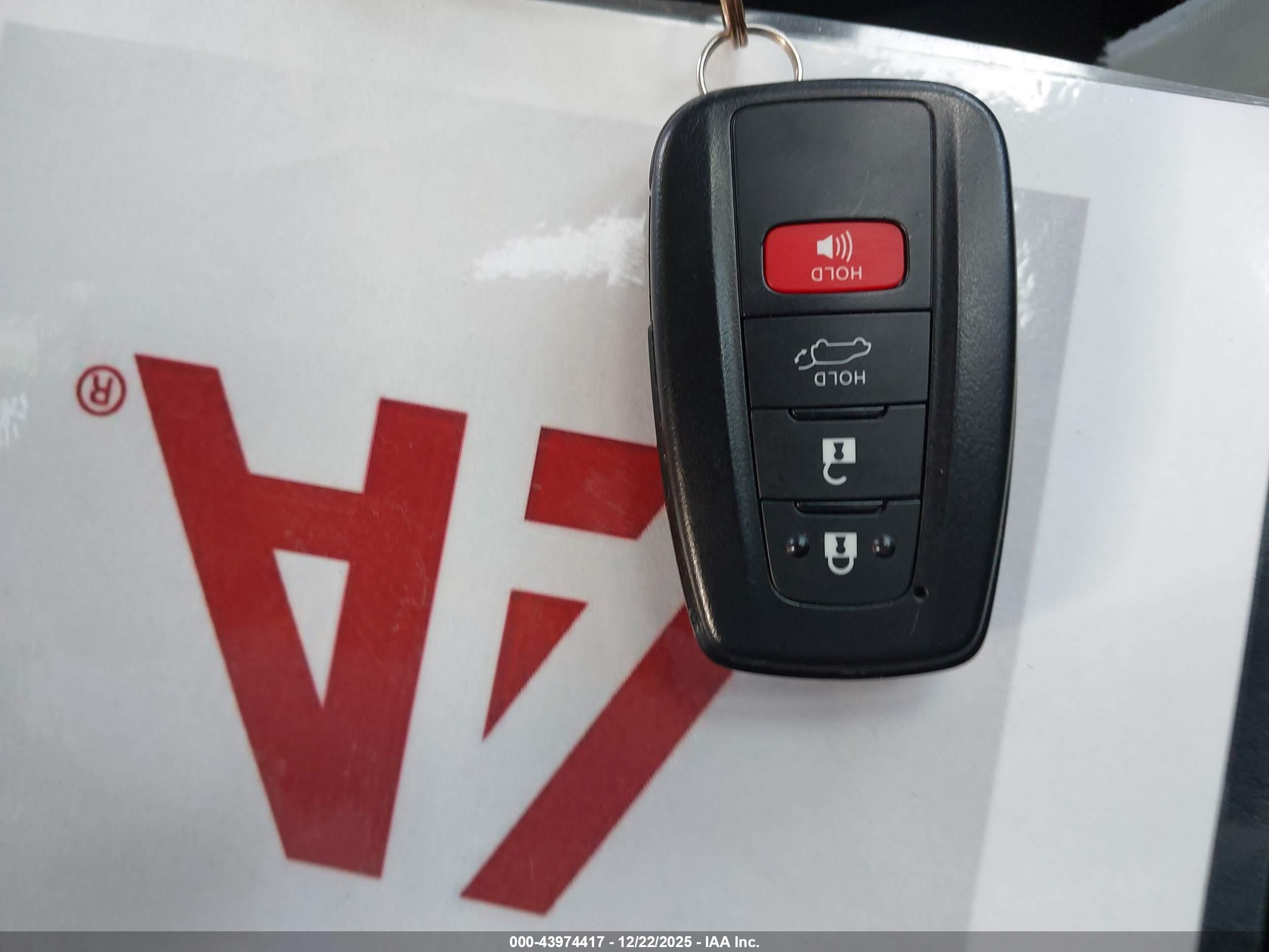 TOYOTA RAV4 image 11