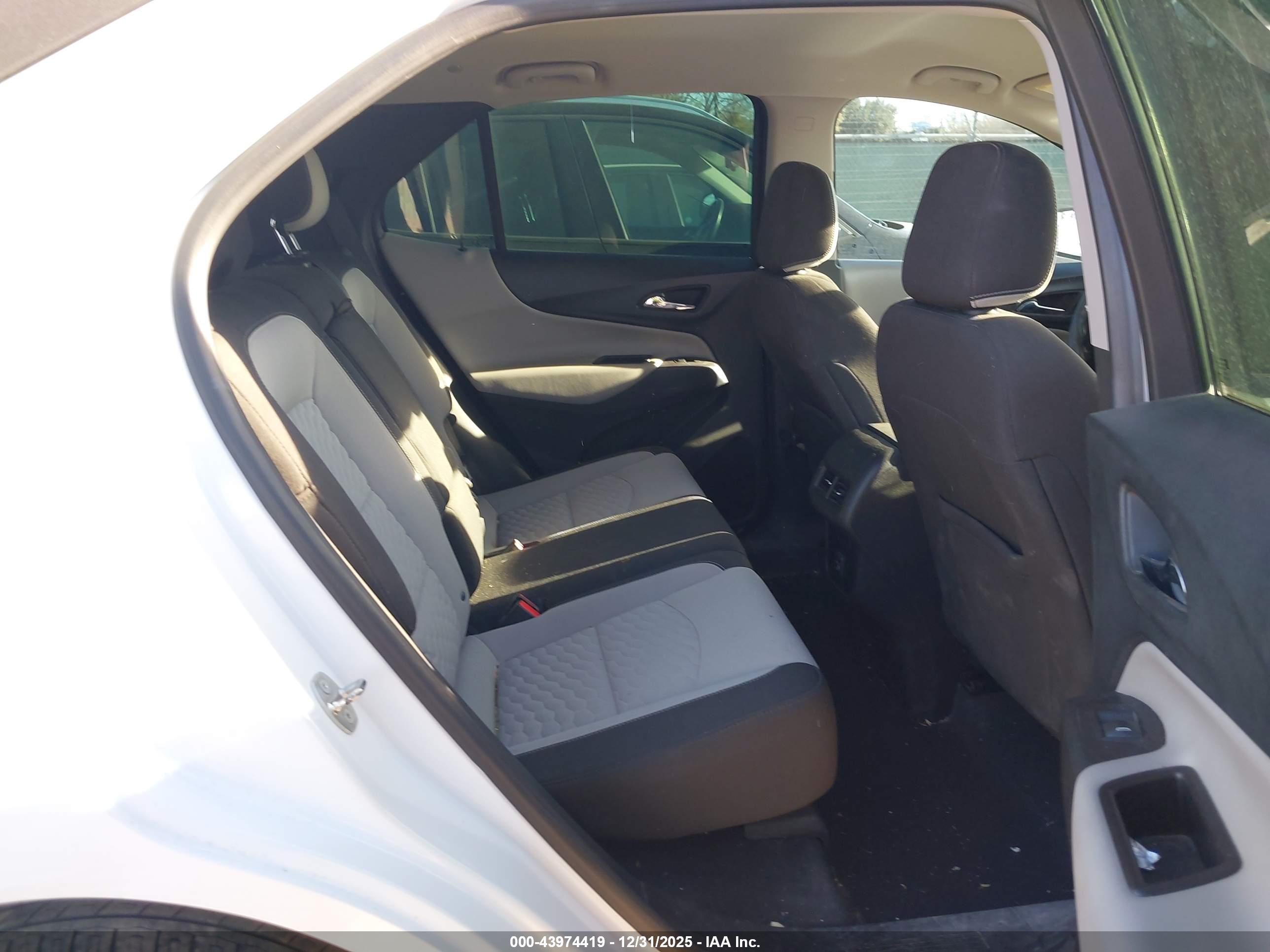 CHEVROLET EQUINOX image 8