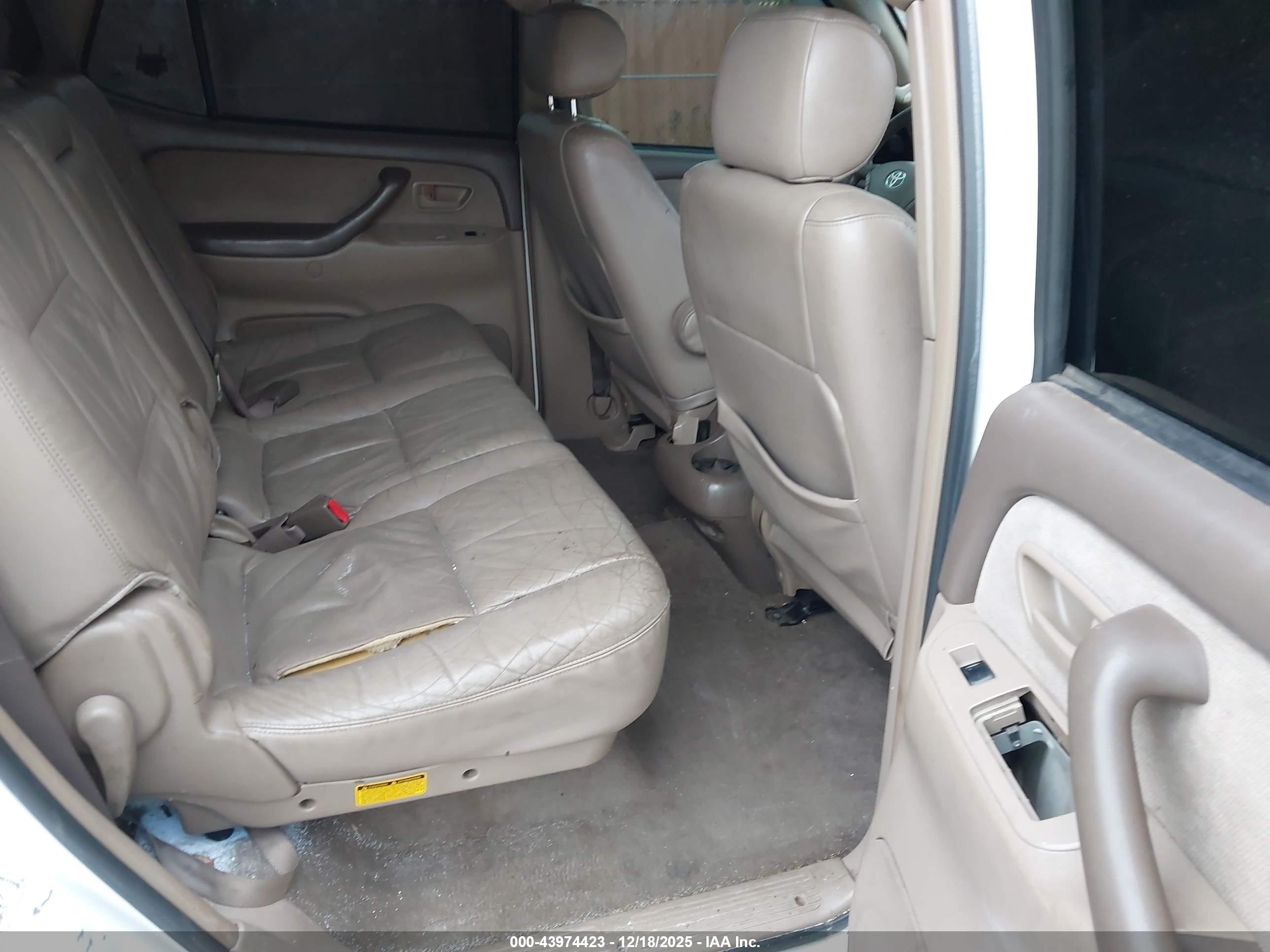 TOYOTA SEQUOIA image 8
