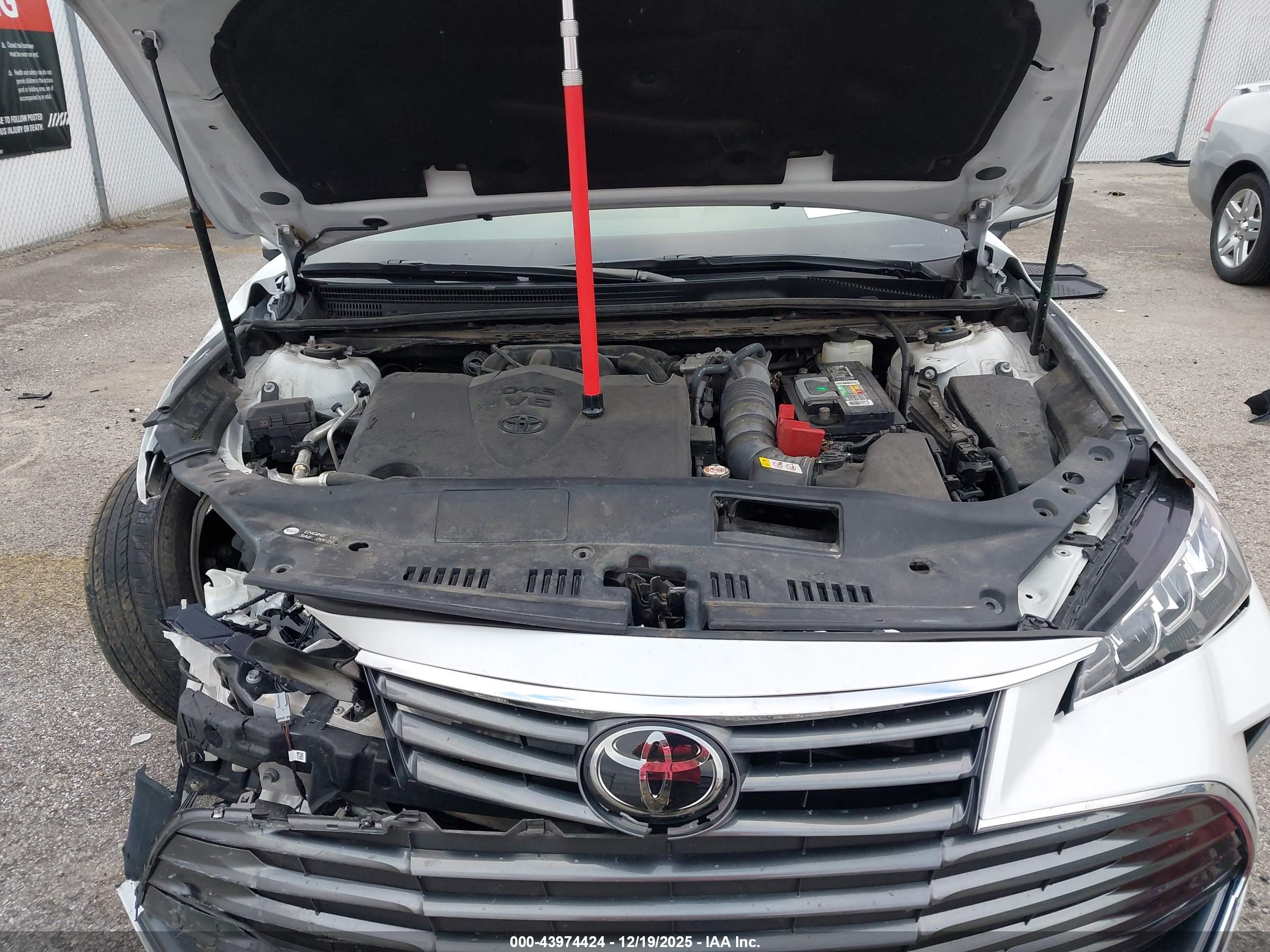 TOYOTA AVALON image 10