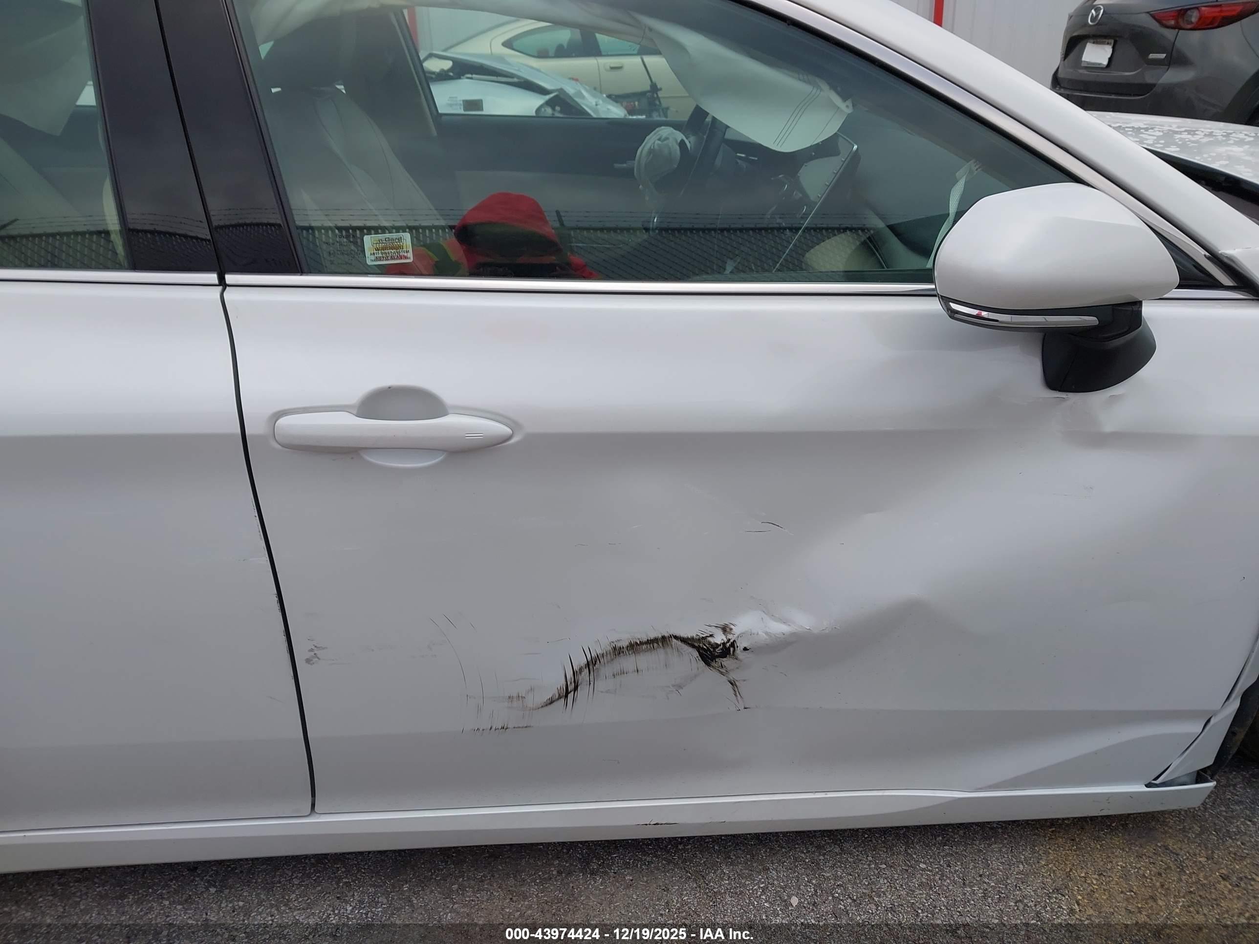 TOYOTA AVALON image 6