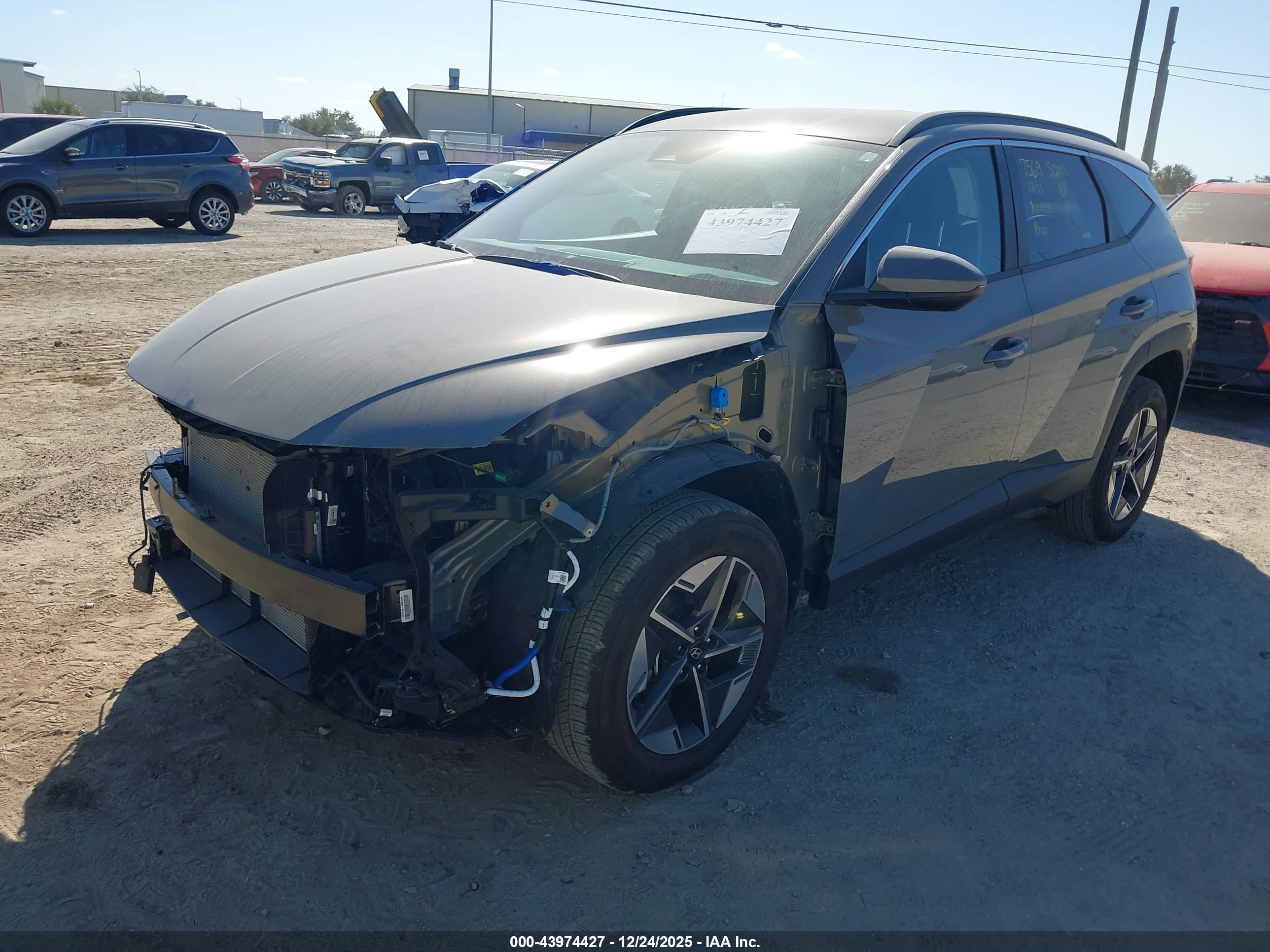HYUNDAI TUCSON image 2