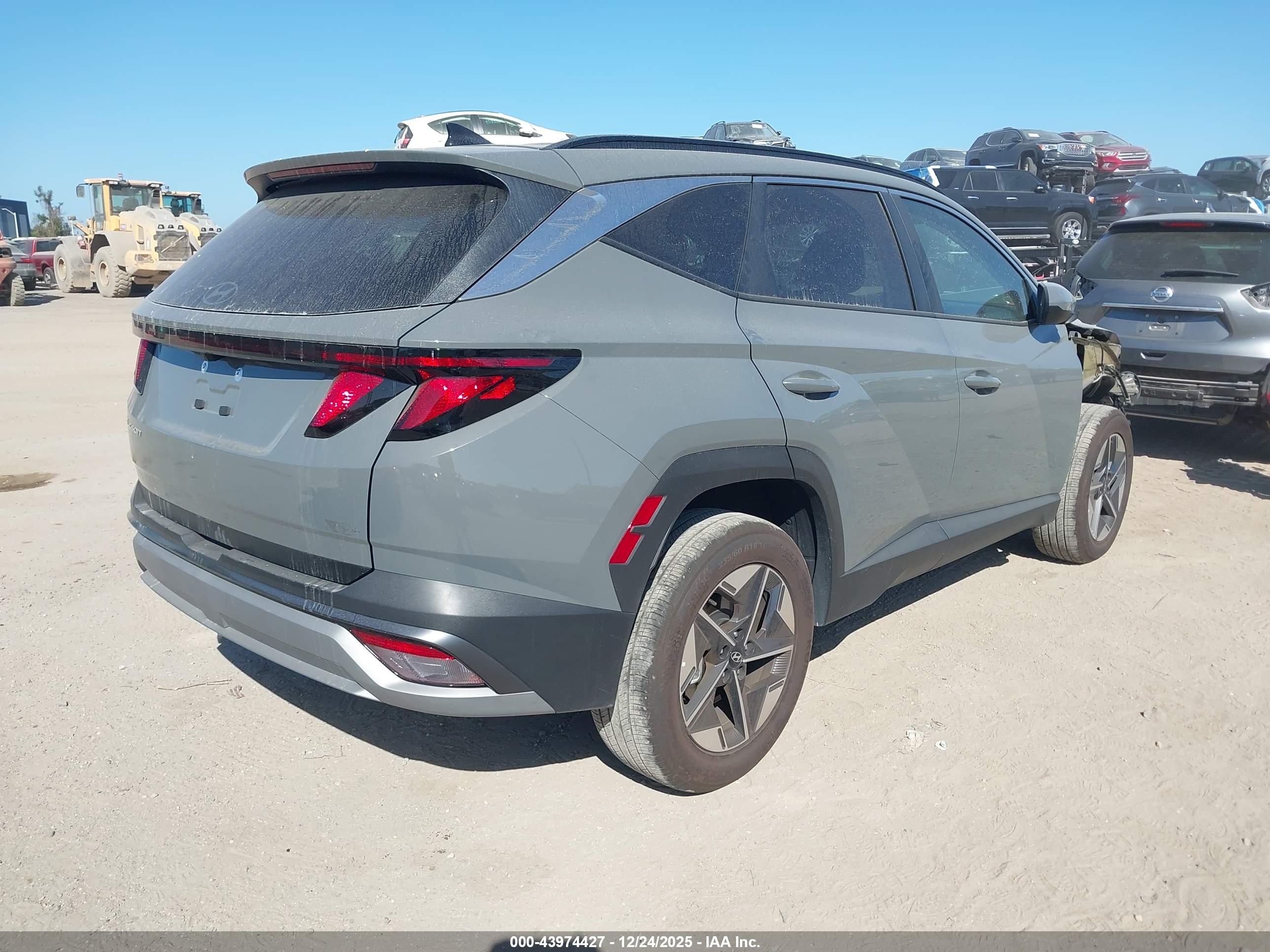 HYUNDAI TUCSON image 4