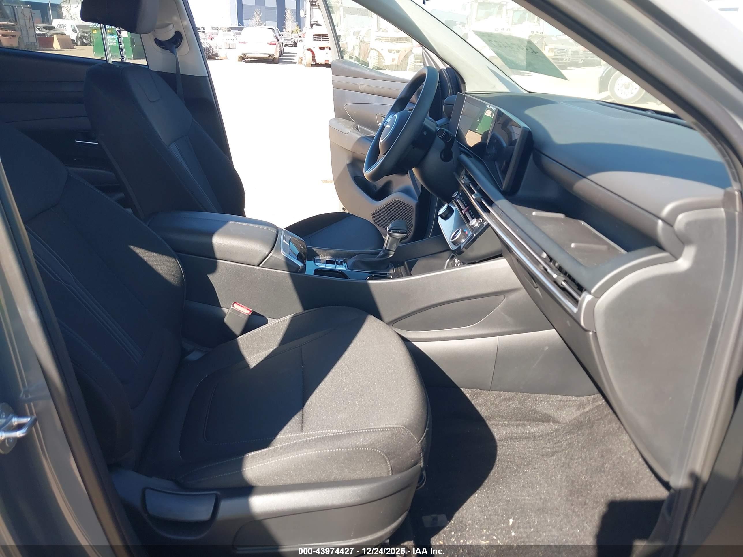 HYUNDAI TUCSON image 5