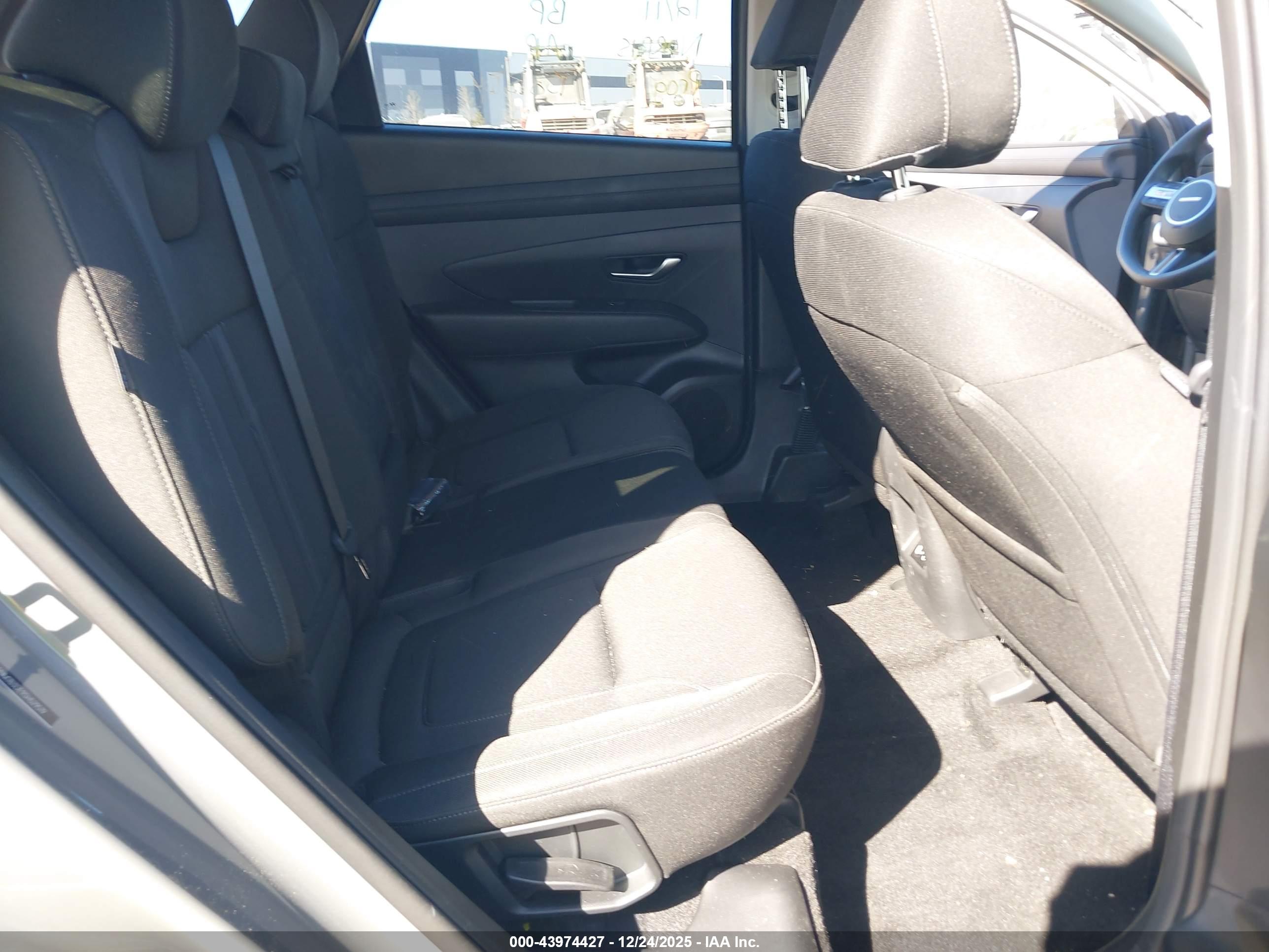 HYUNDAI TUCSON image 8