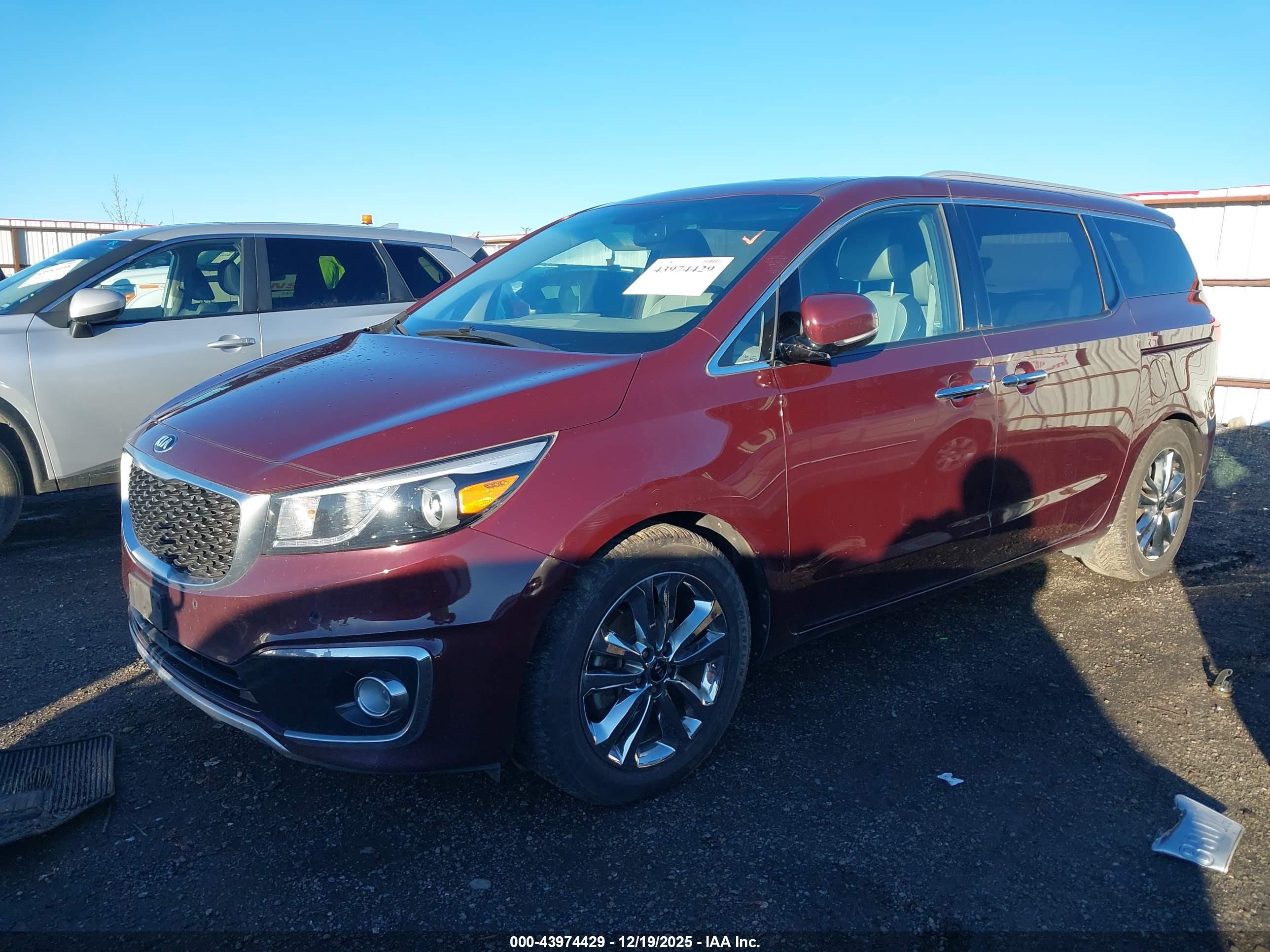 KIA SEDONA image 2