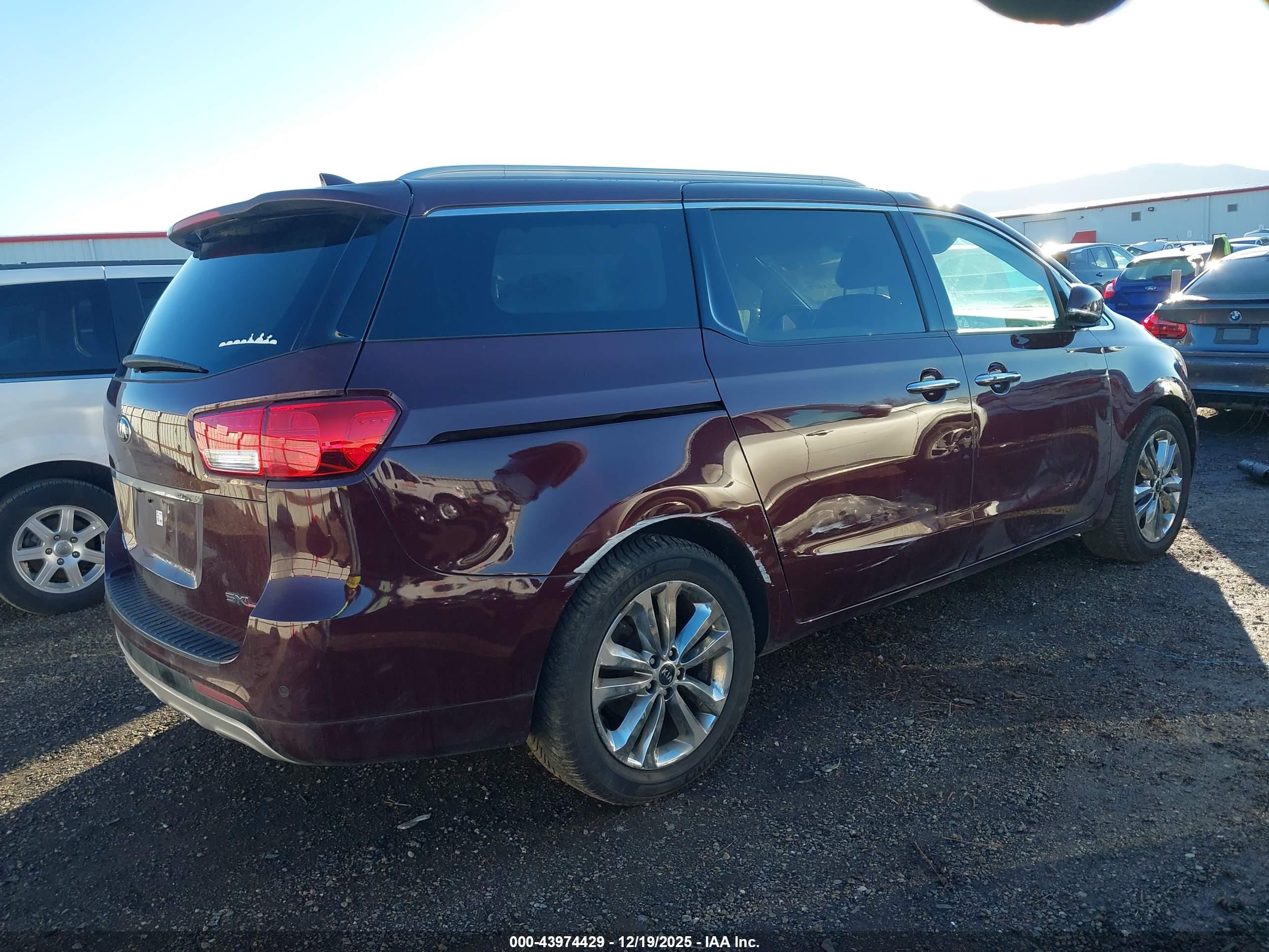 KIA SEDONA image 4