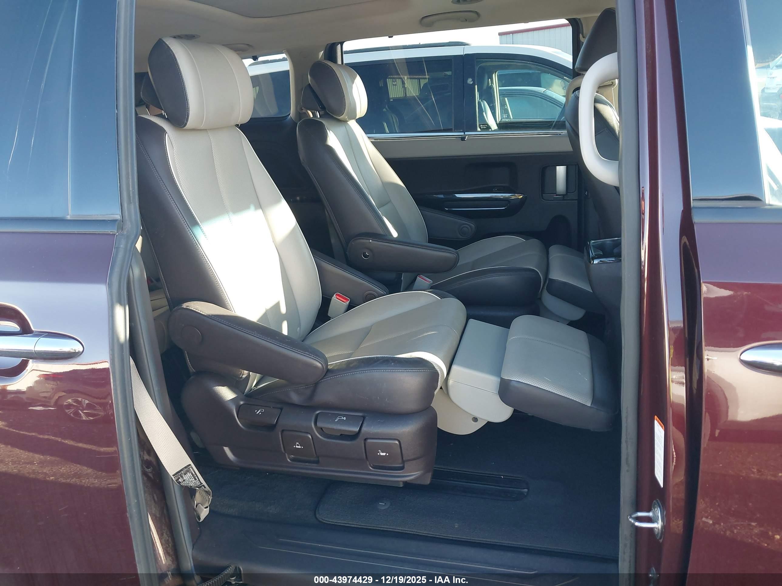 KIA SEDONA image 8