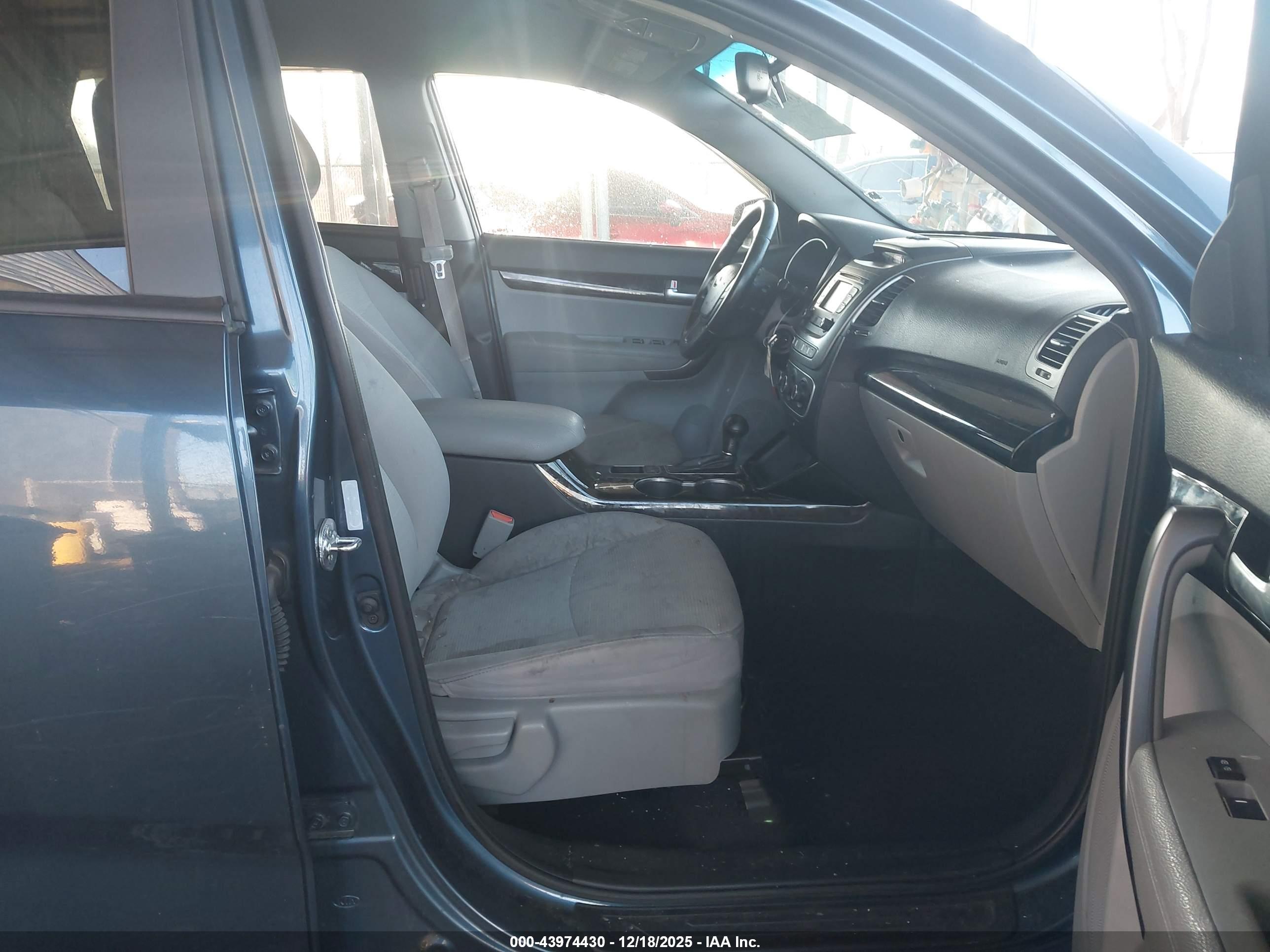 KIA SORENTO image 5