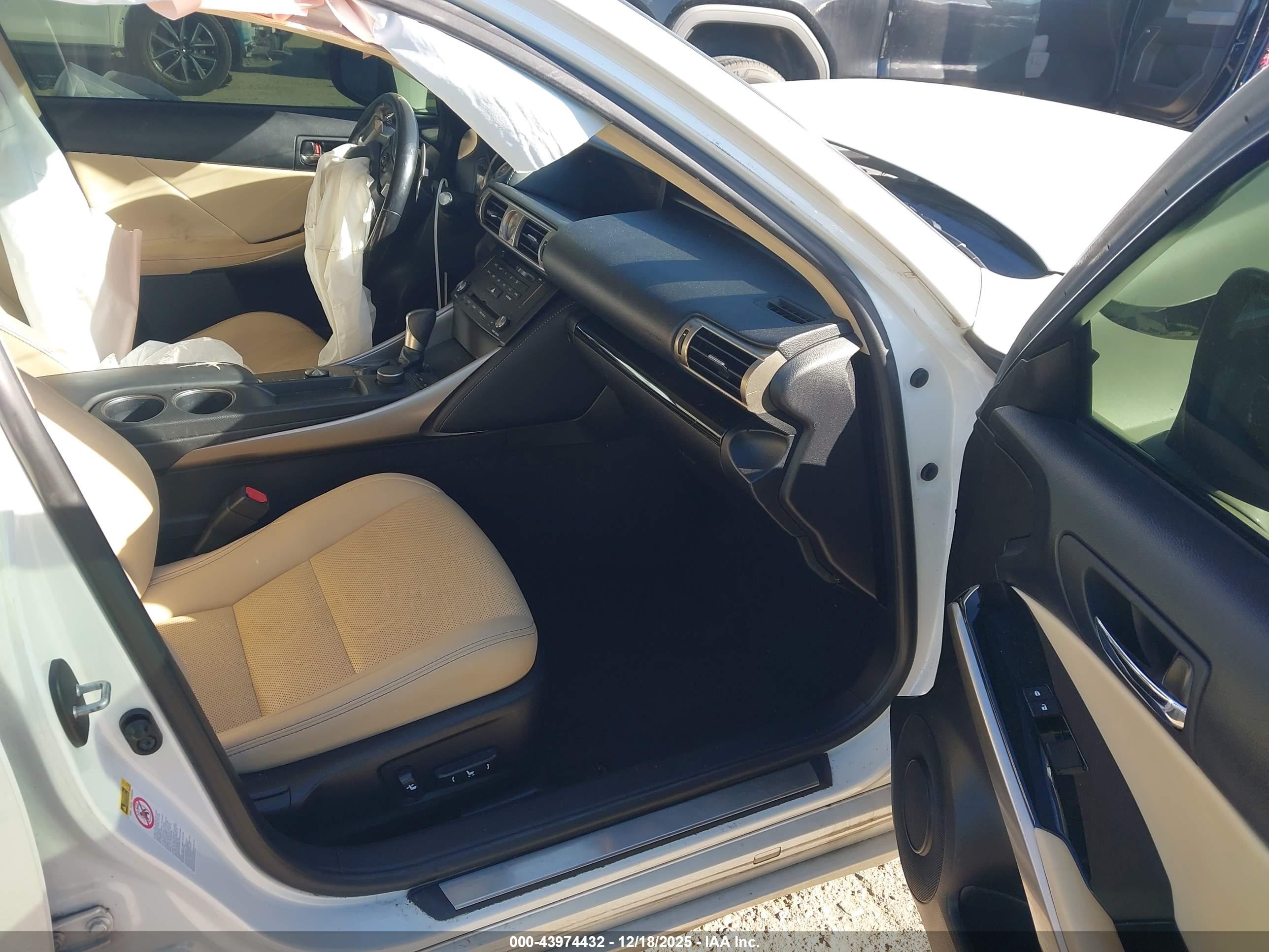 LEXUS IS image 5