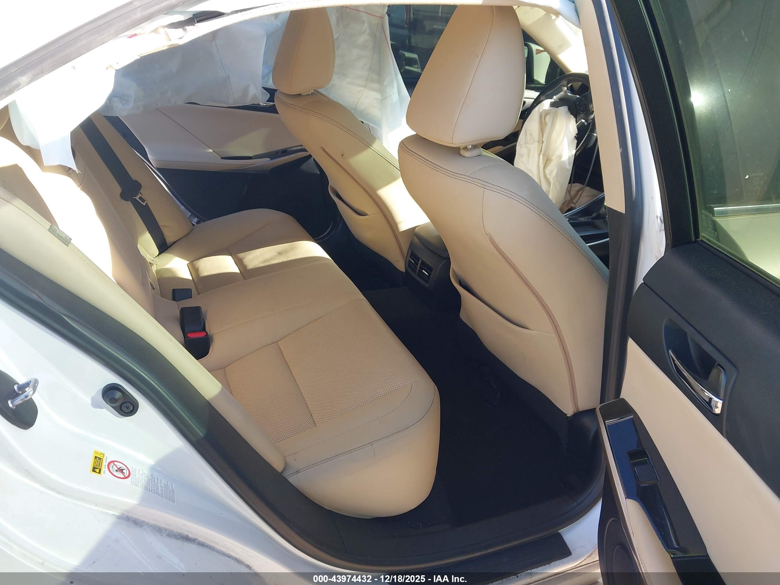 LEXUS IS image 8