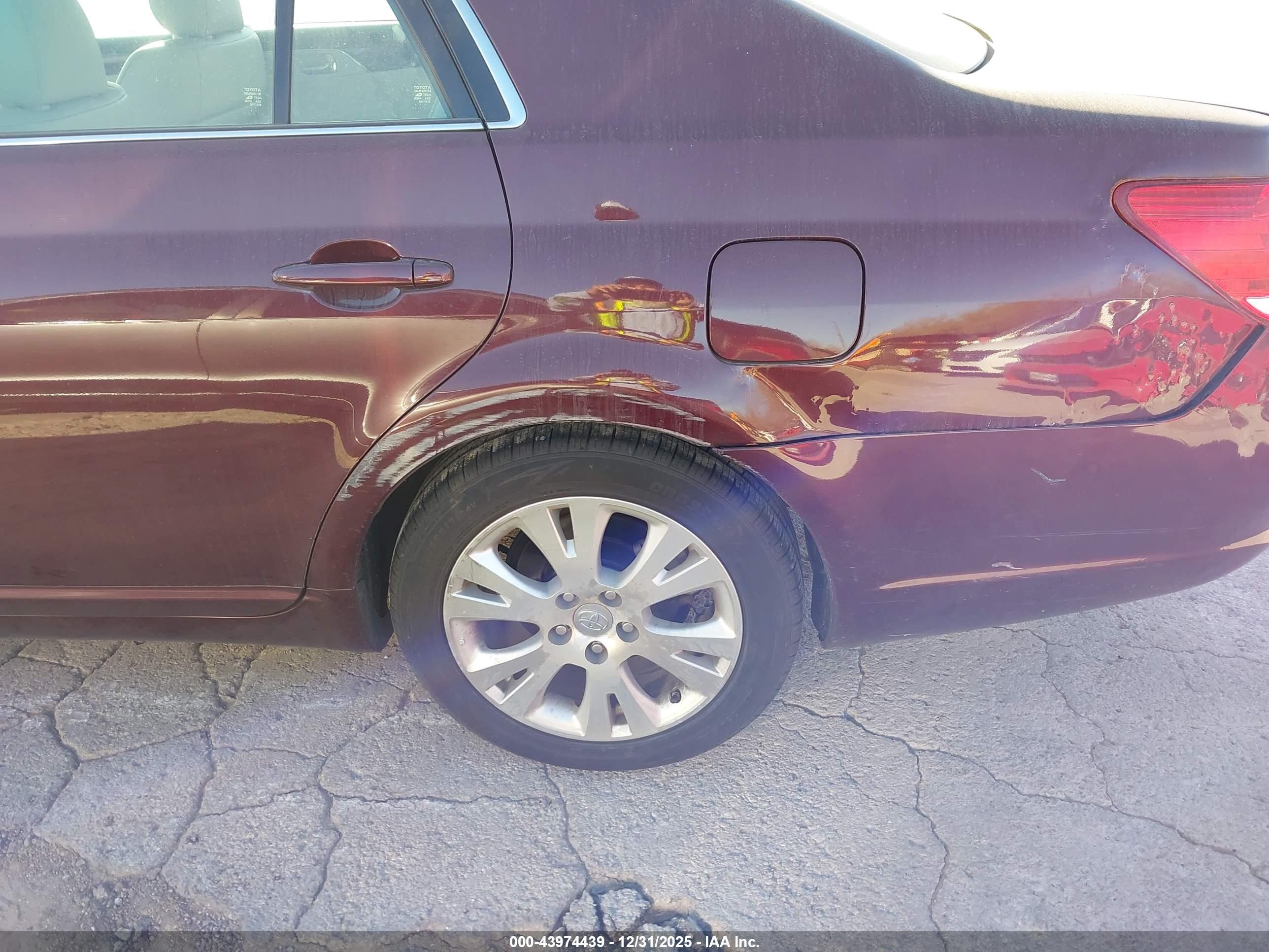 TOYOTA AVALON image 6