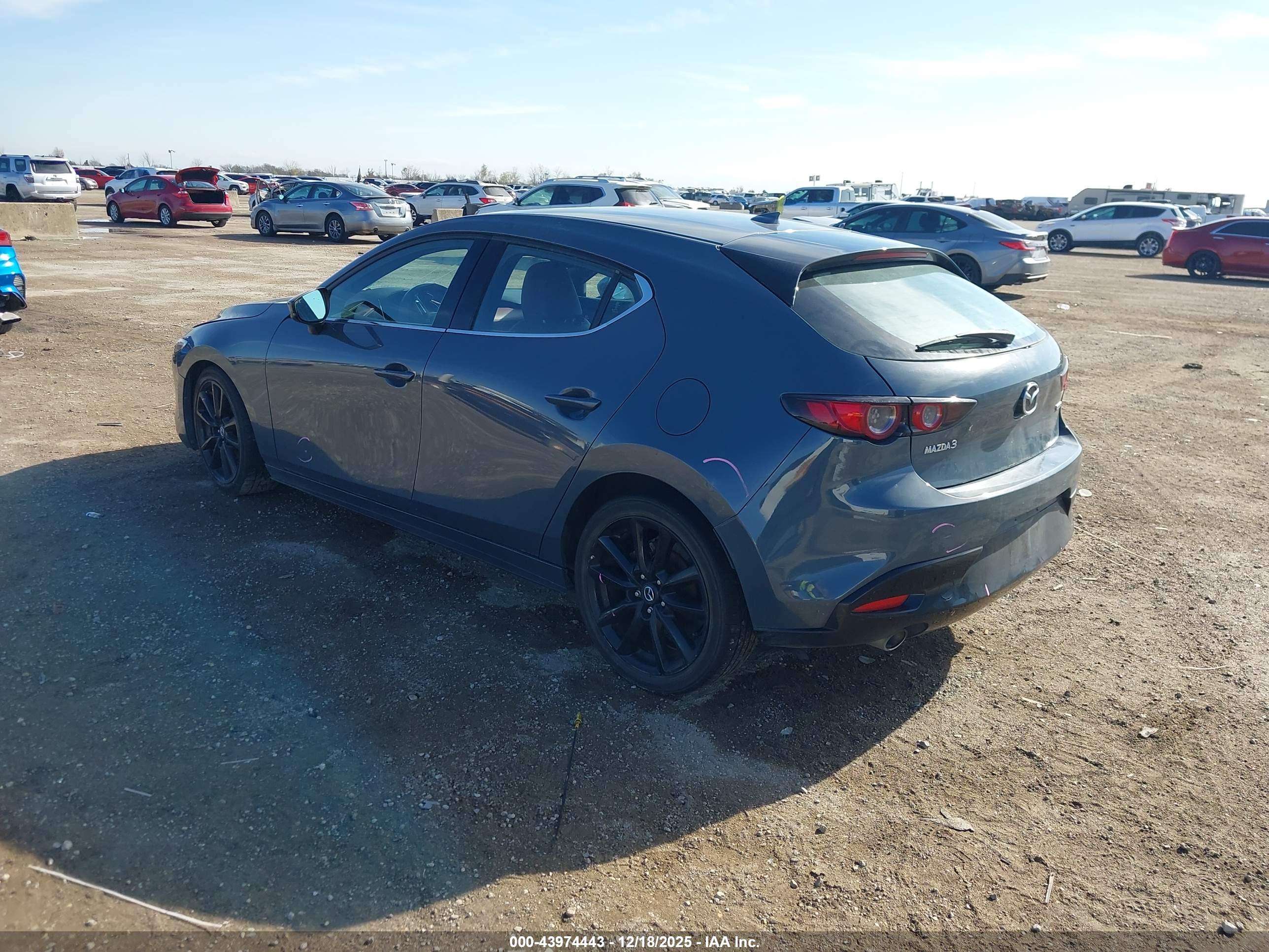MAZDA MAZDA3 image 3