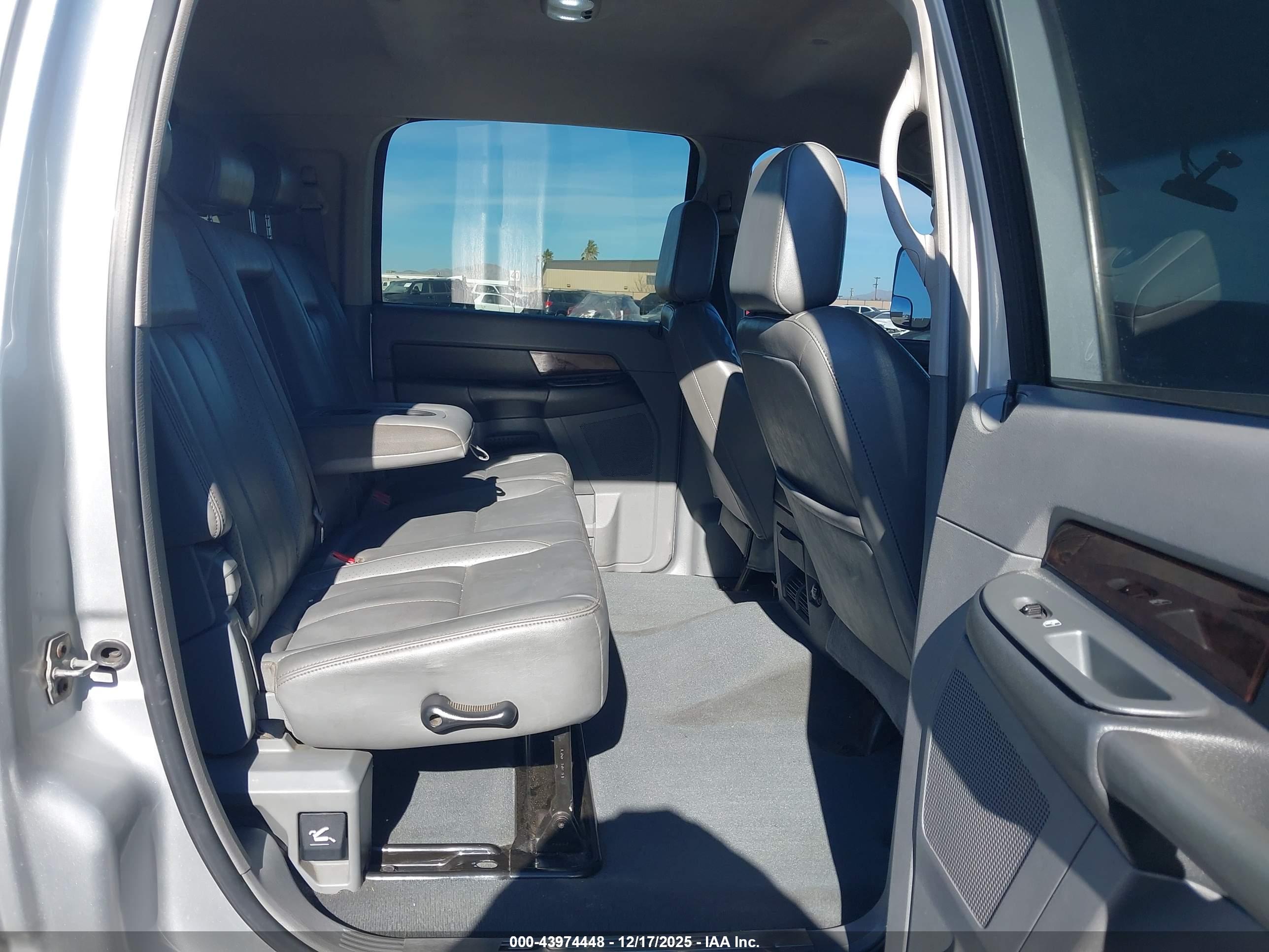 DODGE RAM image 8