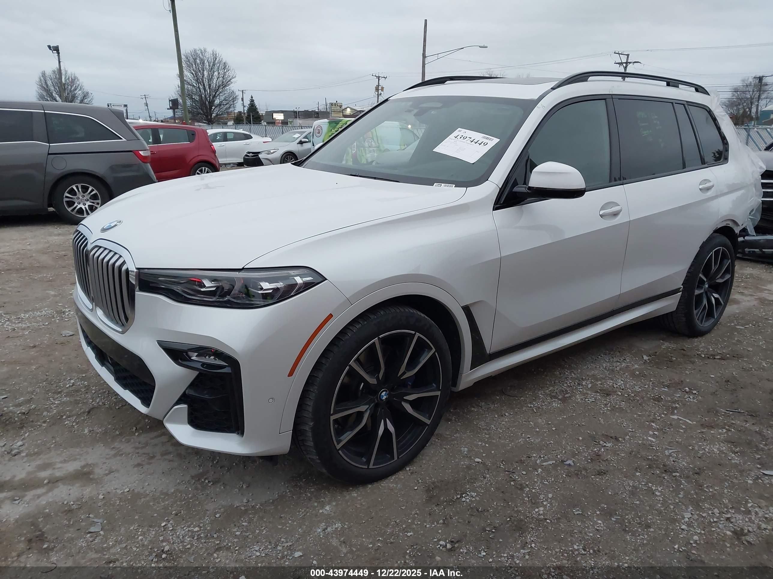 BMW X7 image 2