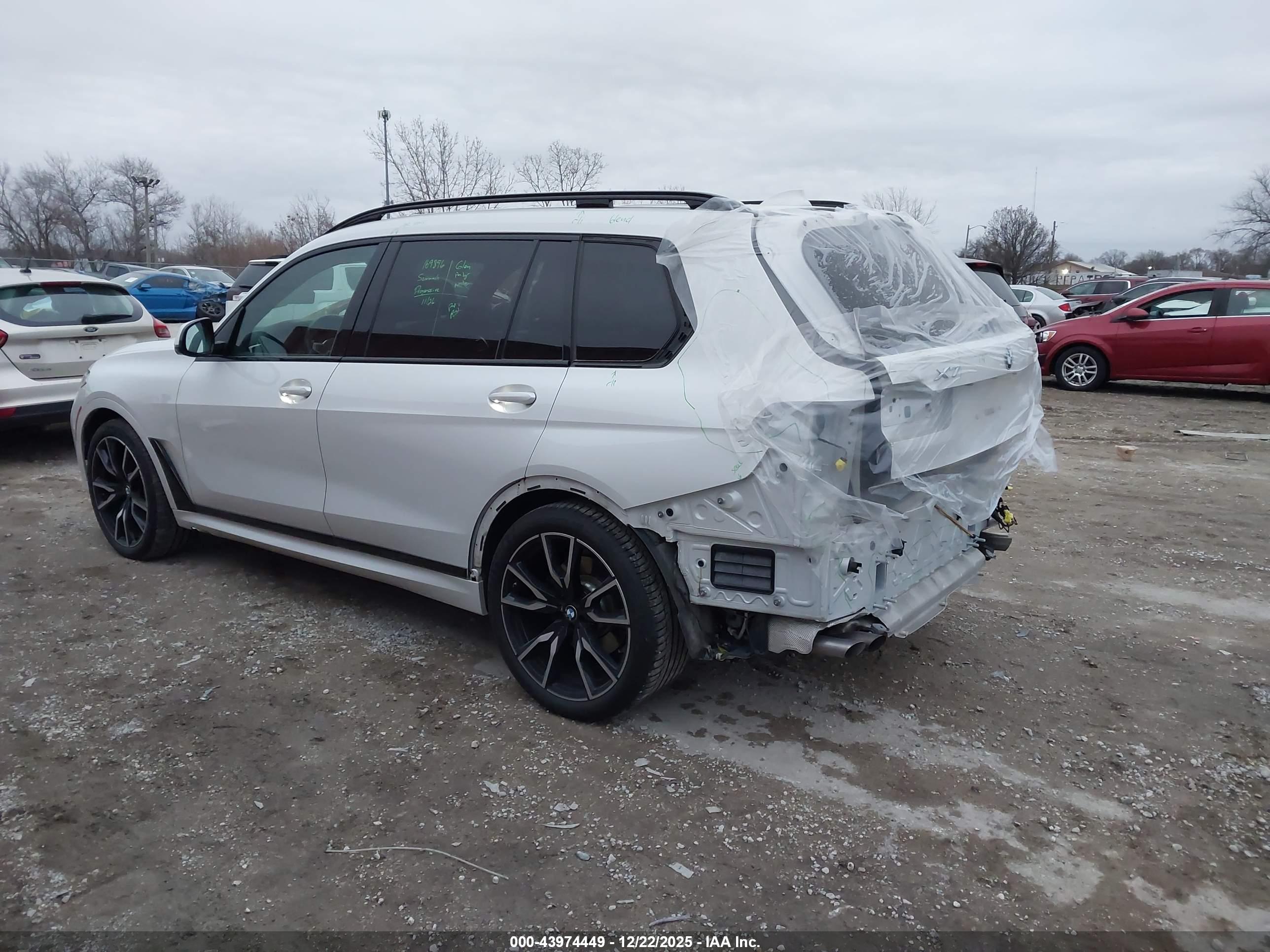 BMW X7 image 3
