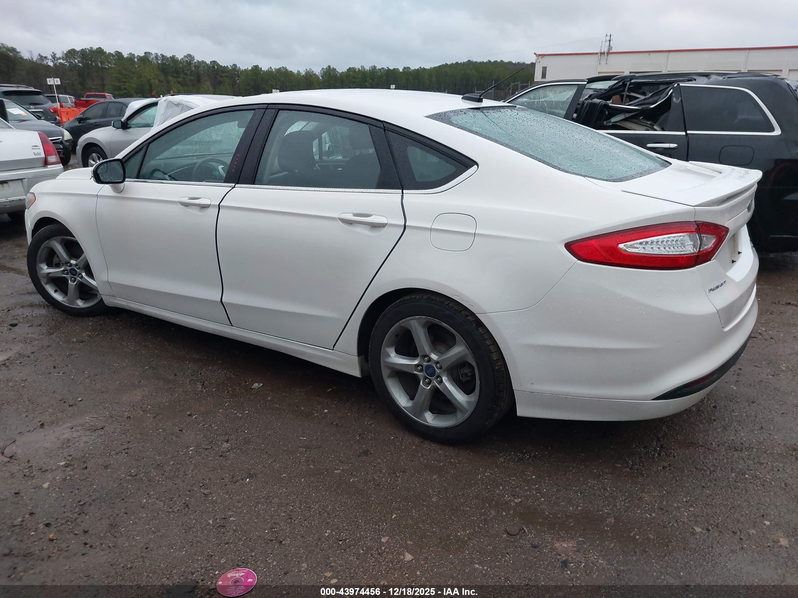 FORD FUSION image 3