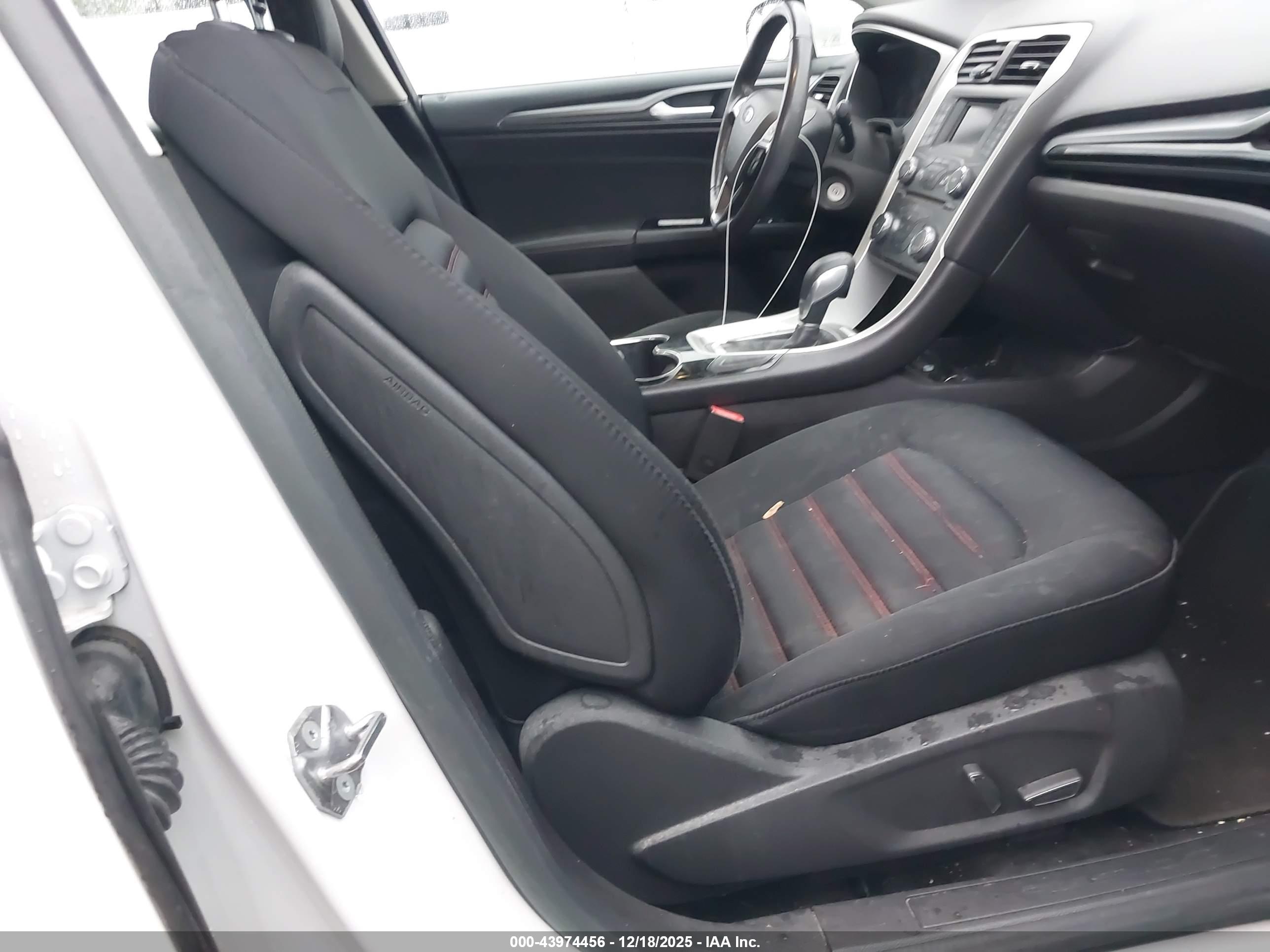 FORD FUSION image 5