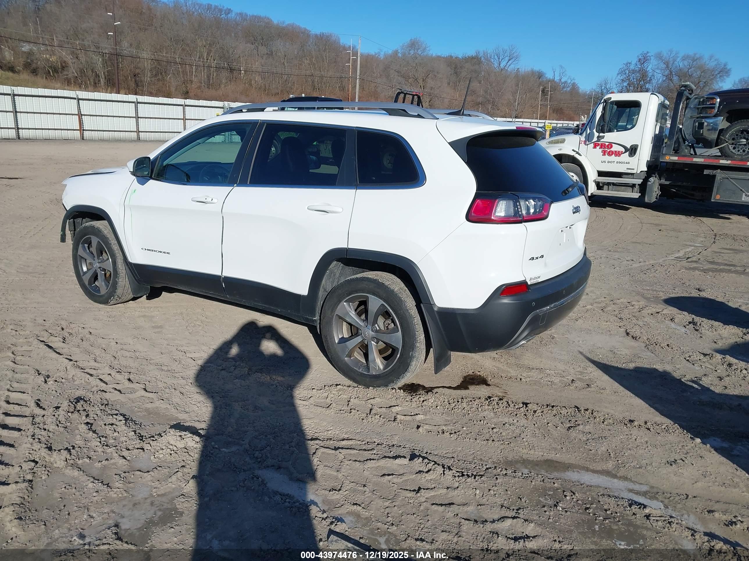 JEEP CHEROKEE image 3