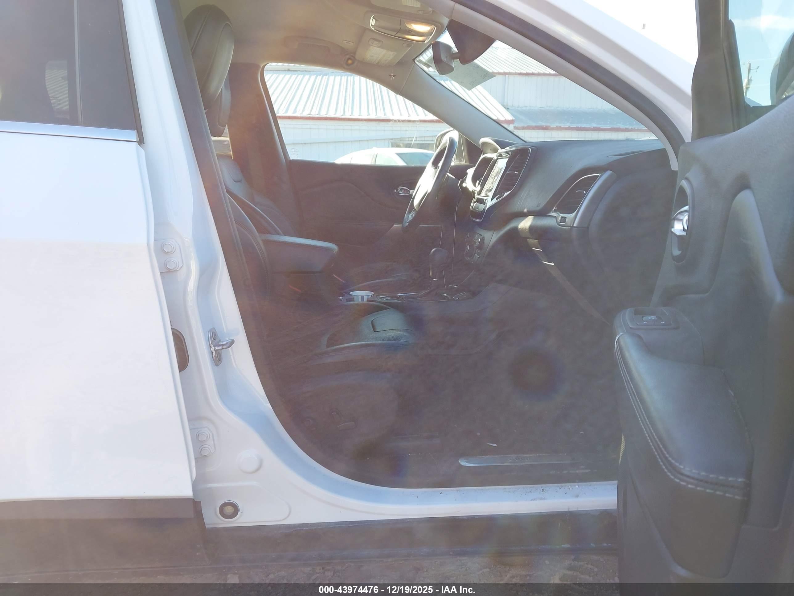 JEEP CHEROKEE image 5