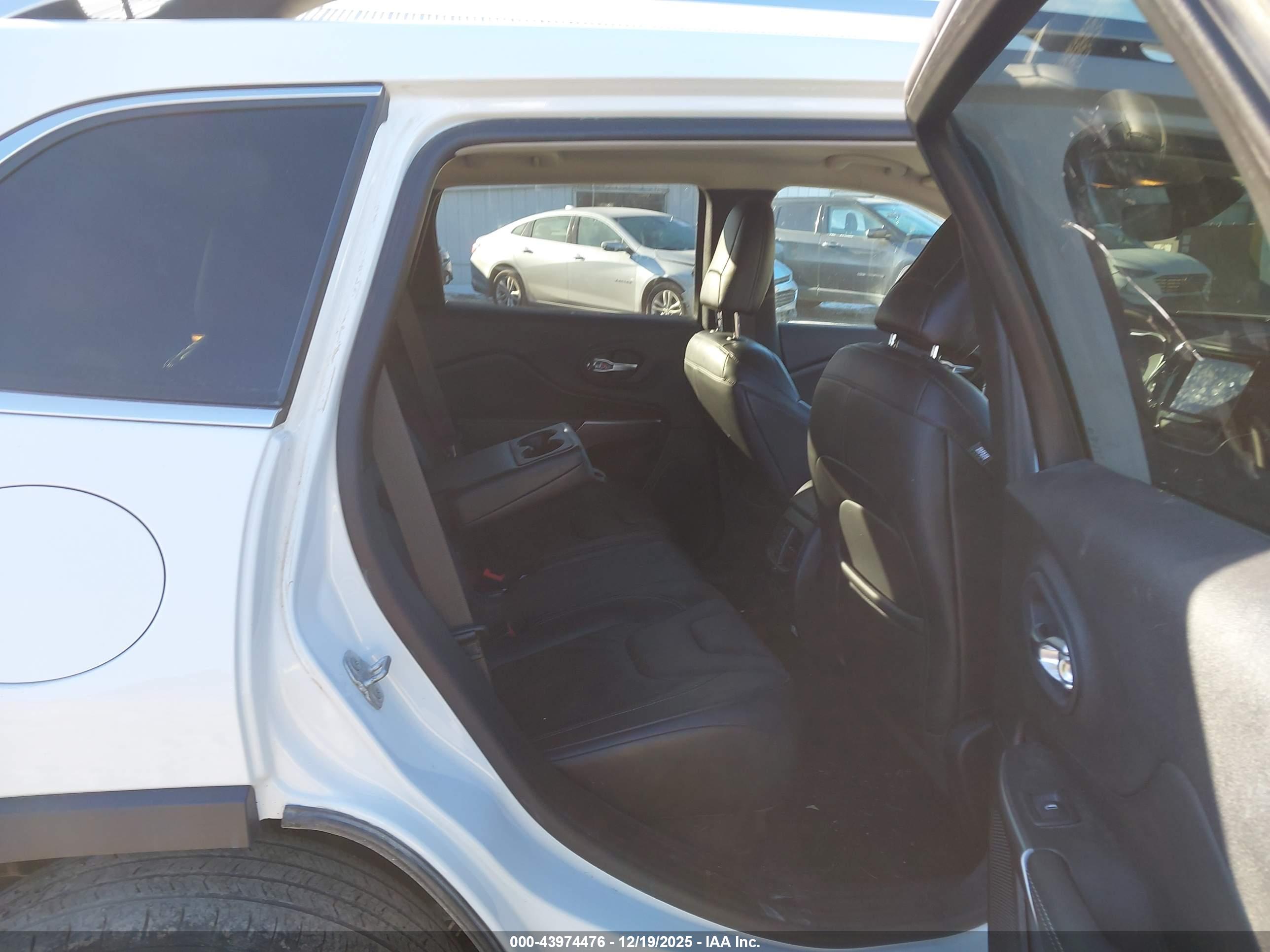 JEEP CHEROKEE image 8