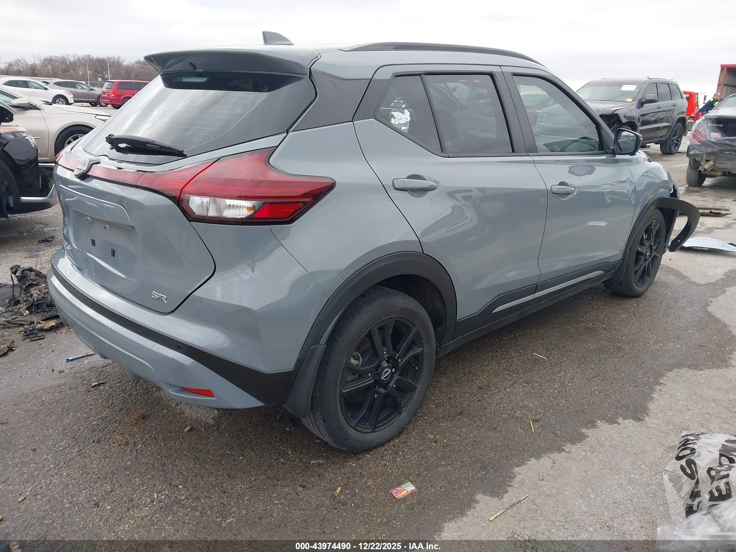 NISSAN KICKS image 4