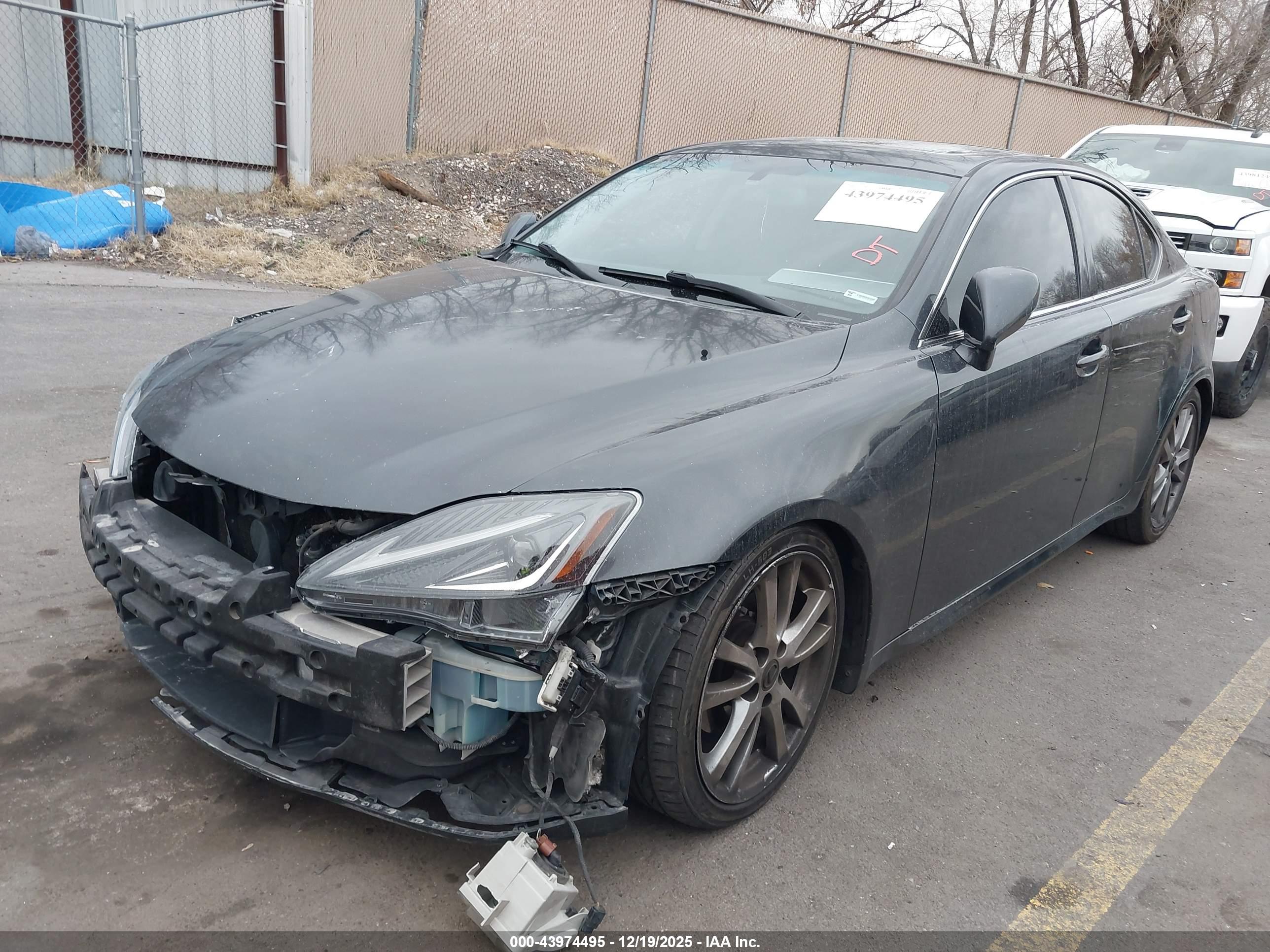 LEXUS IS image 2