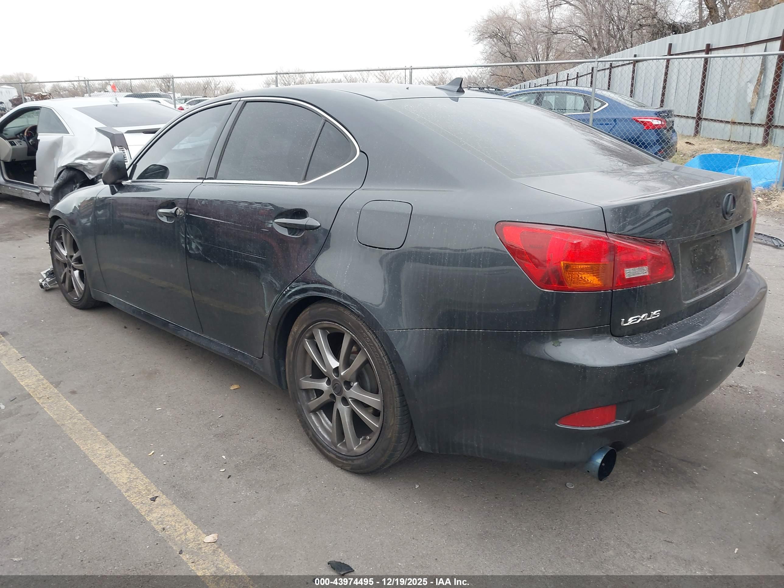 LEXUS IS image 3
