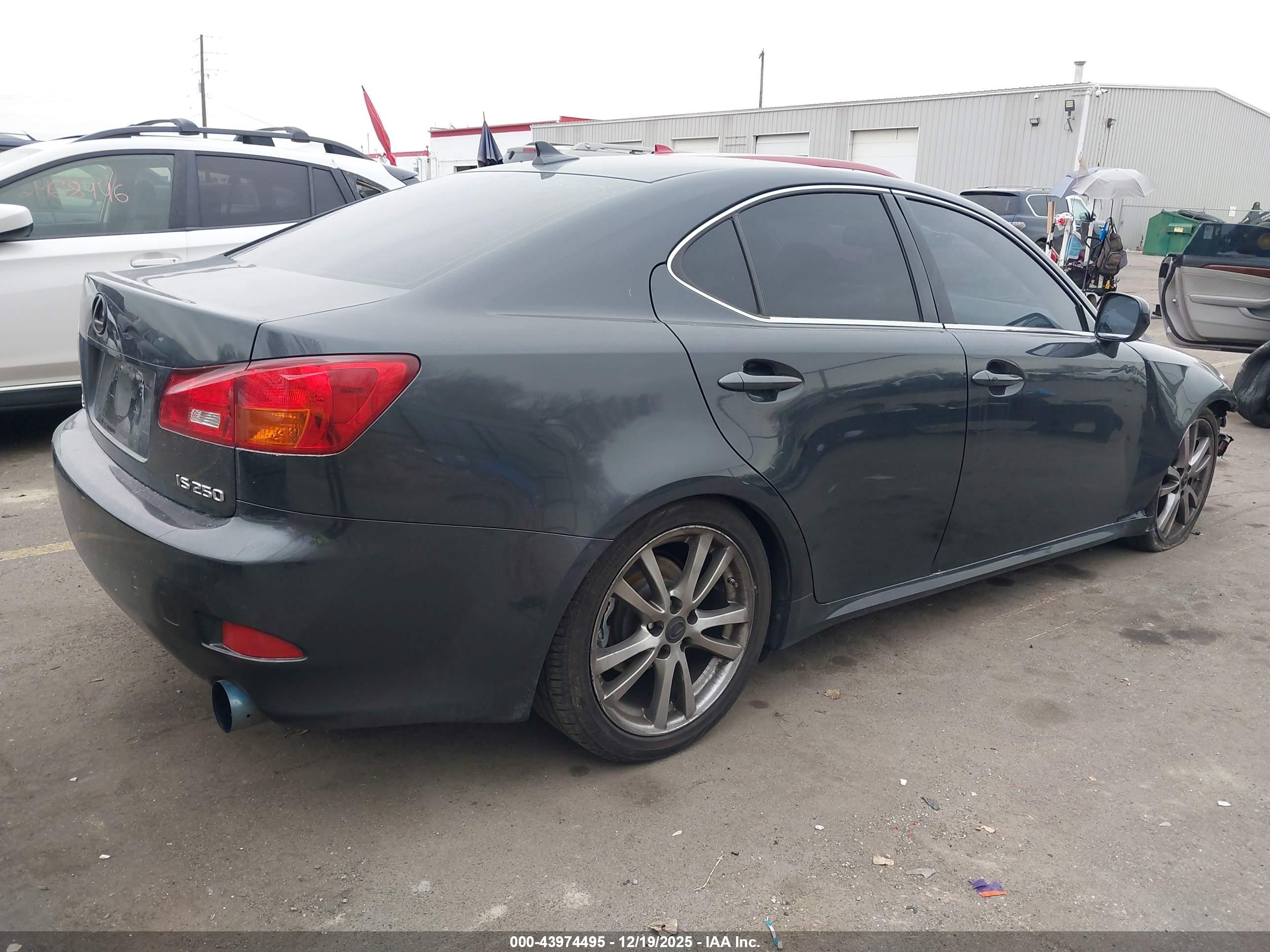 LEXUS IS image 4