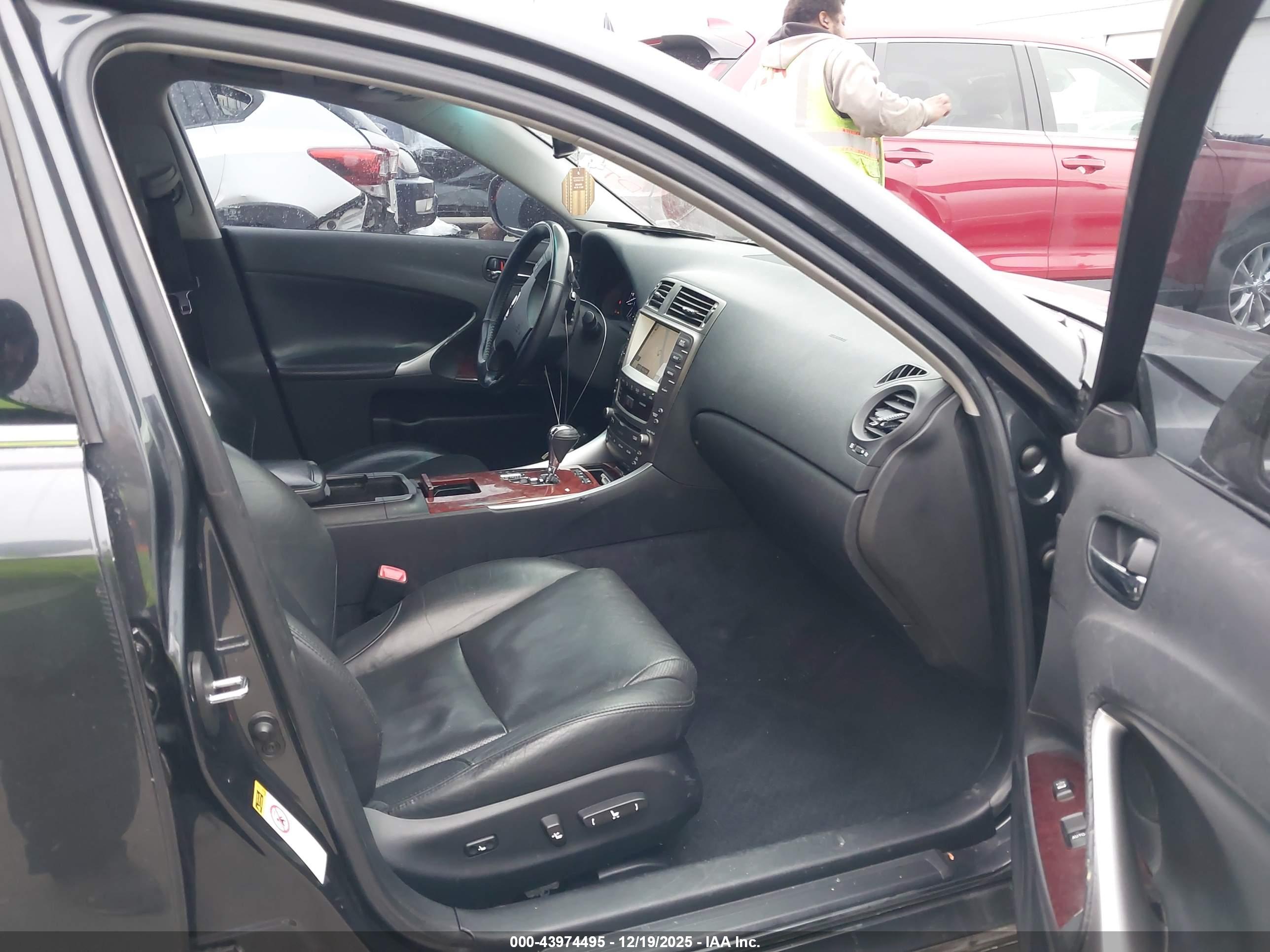 LEXUS IS image 5