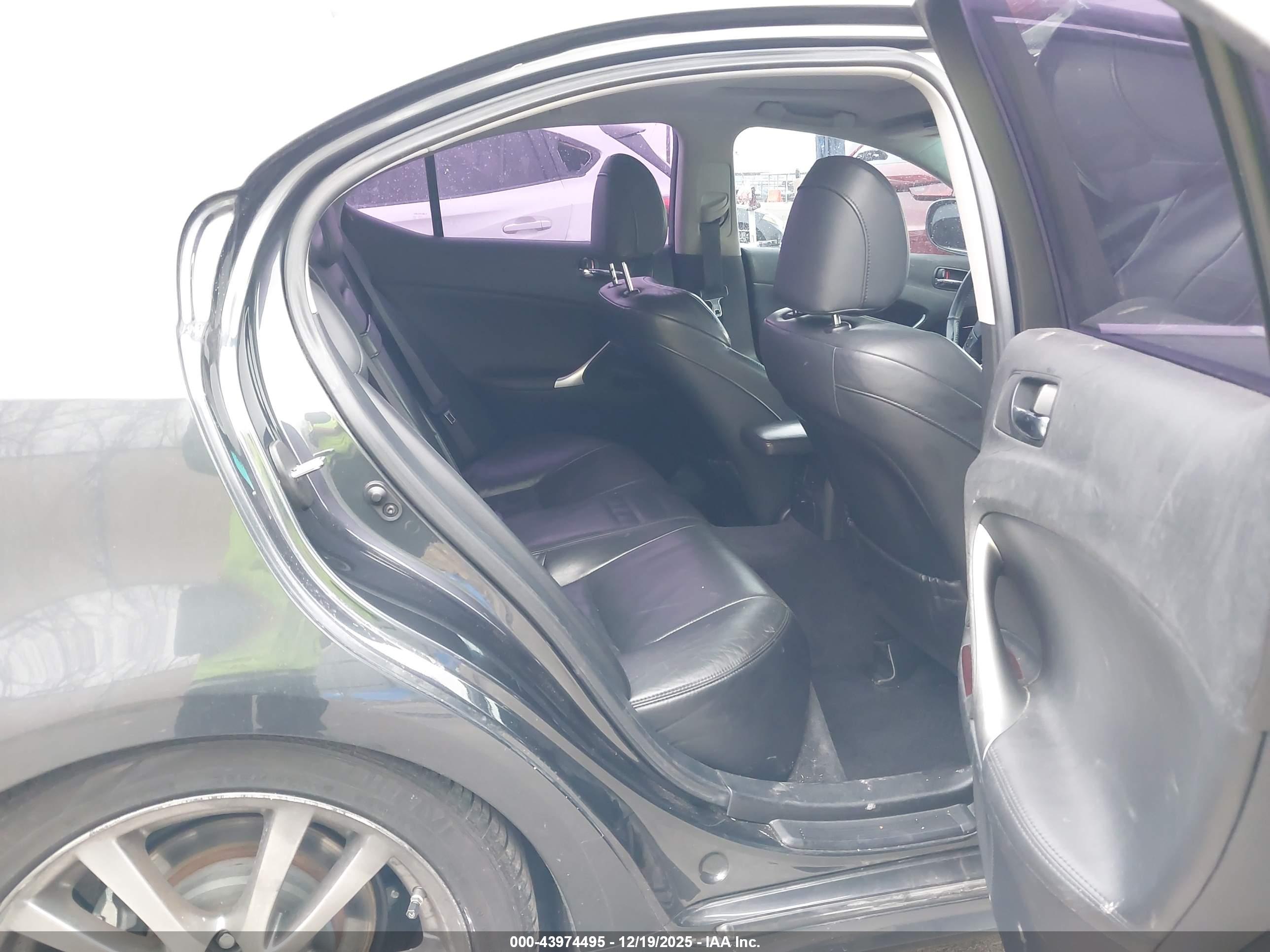 LEXUS IS image 8