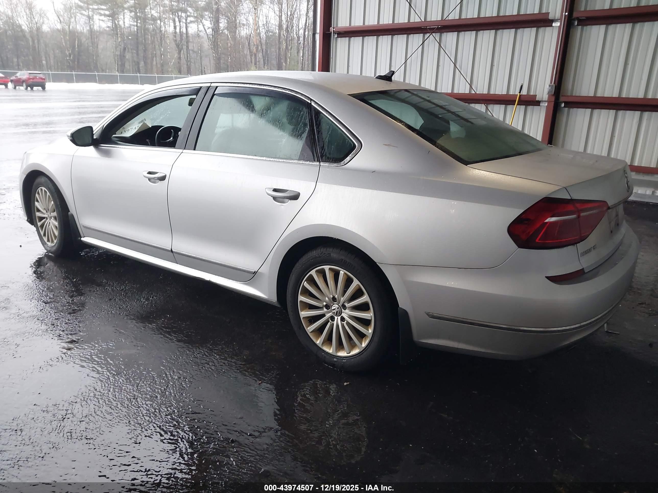 VOLKSWAGEN PASSAT image 3