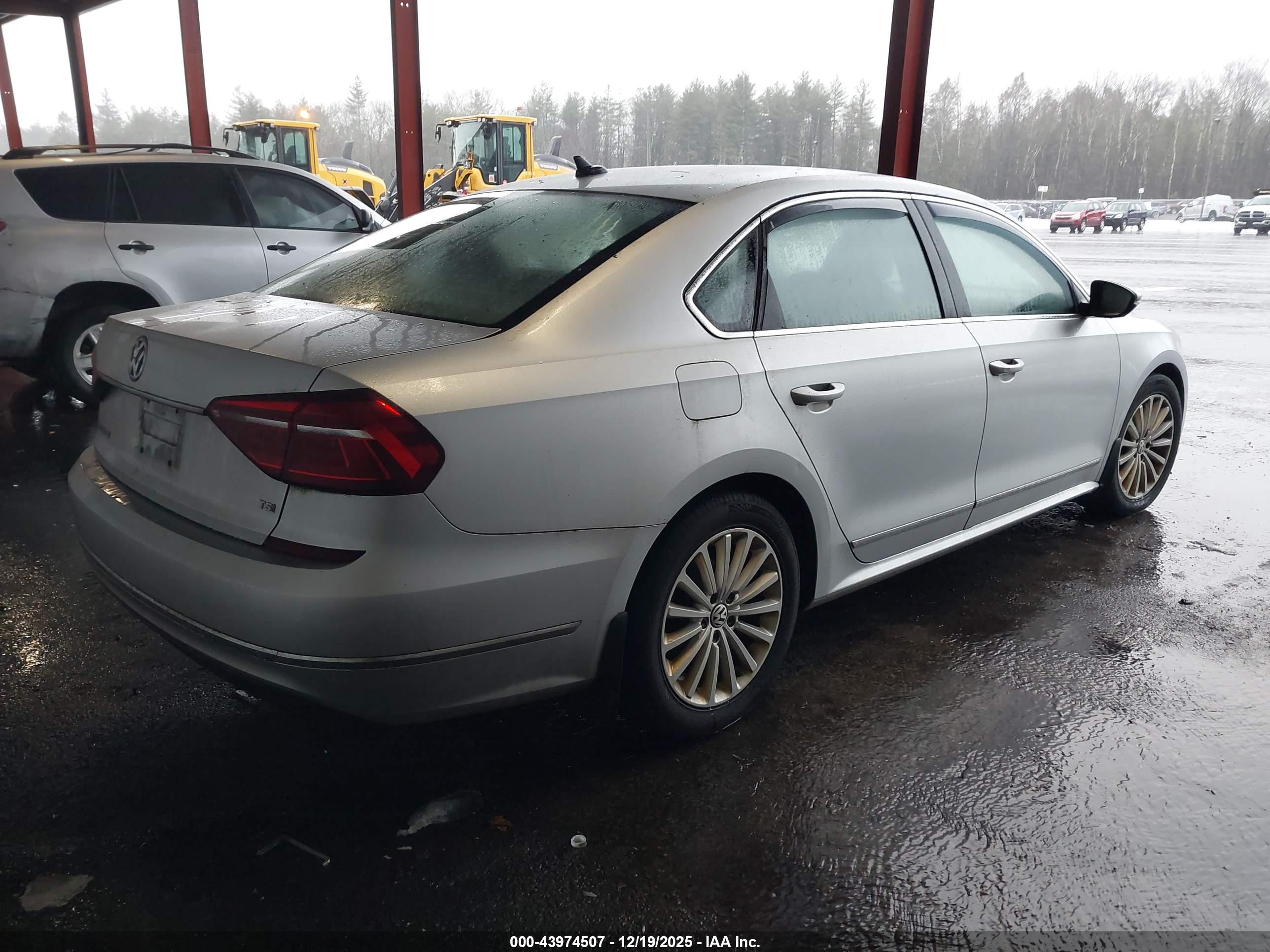 VOLKSWAGEN PASSAT image 4
