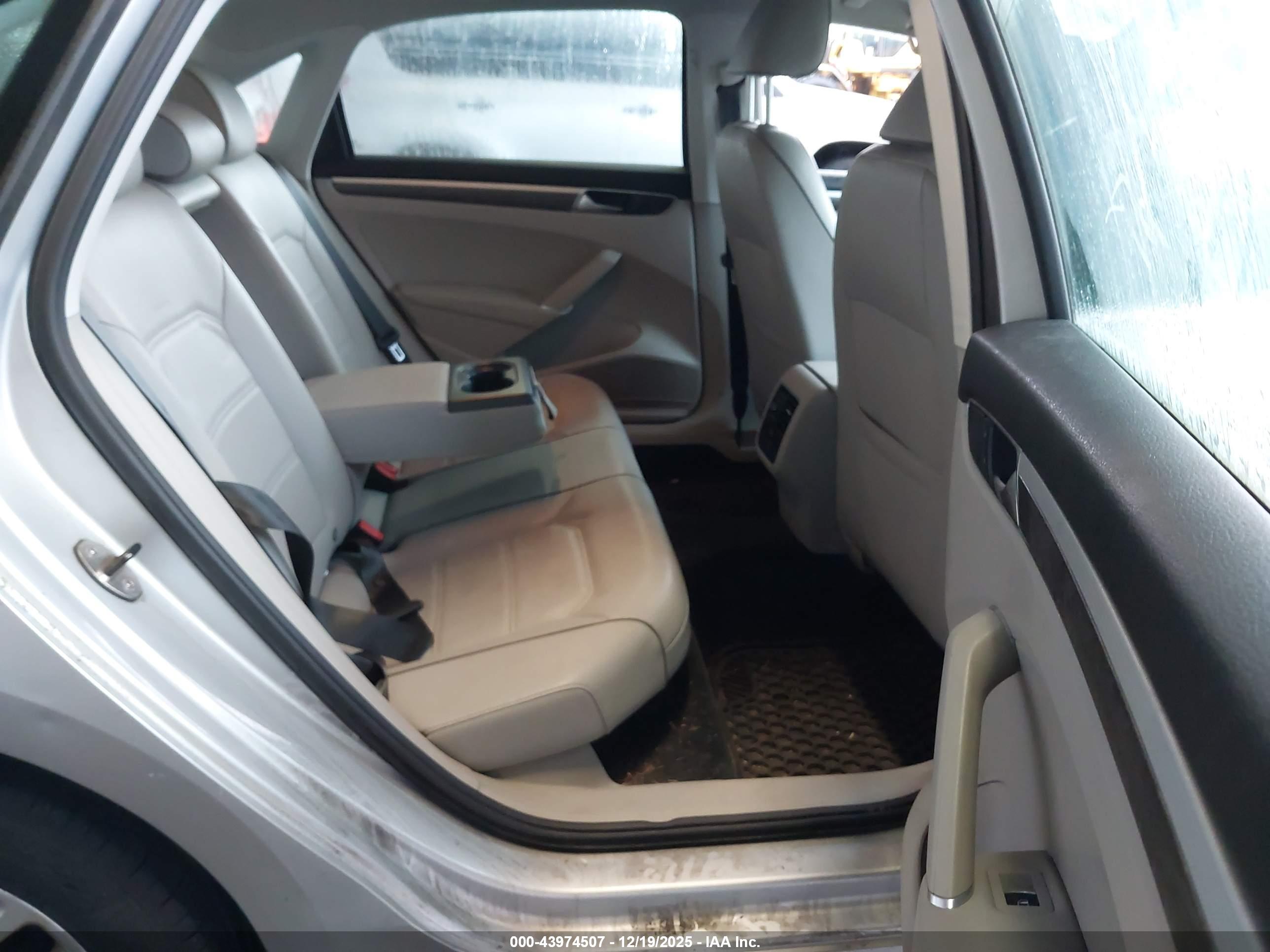 VOLKSWAGEN PASSAT image 8
