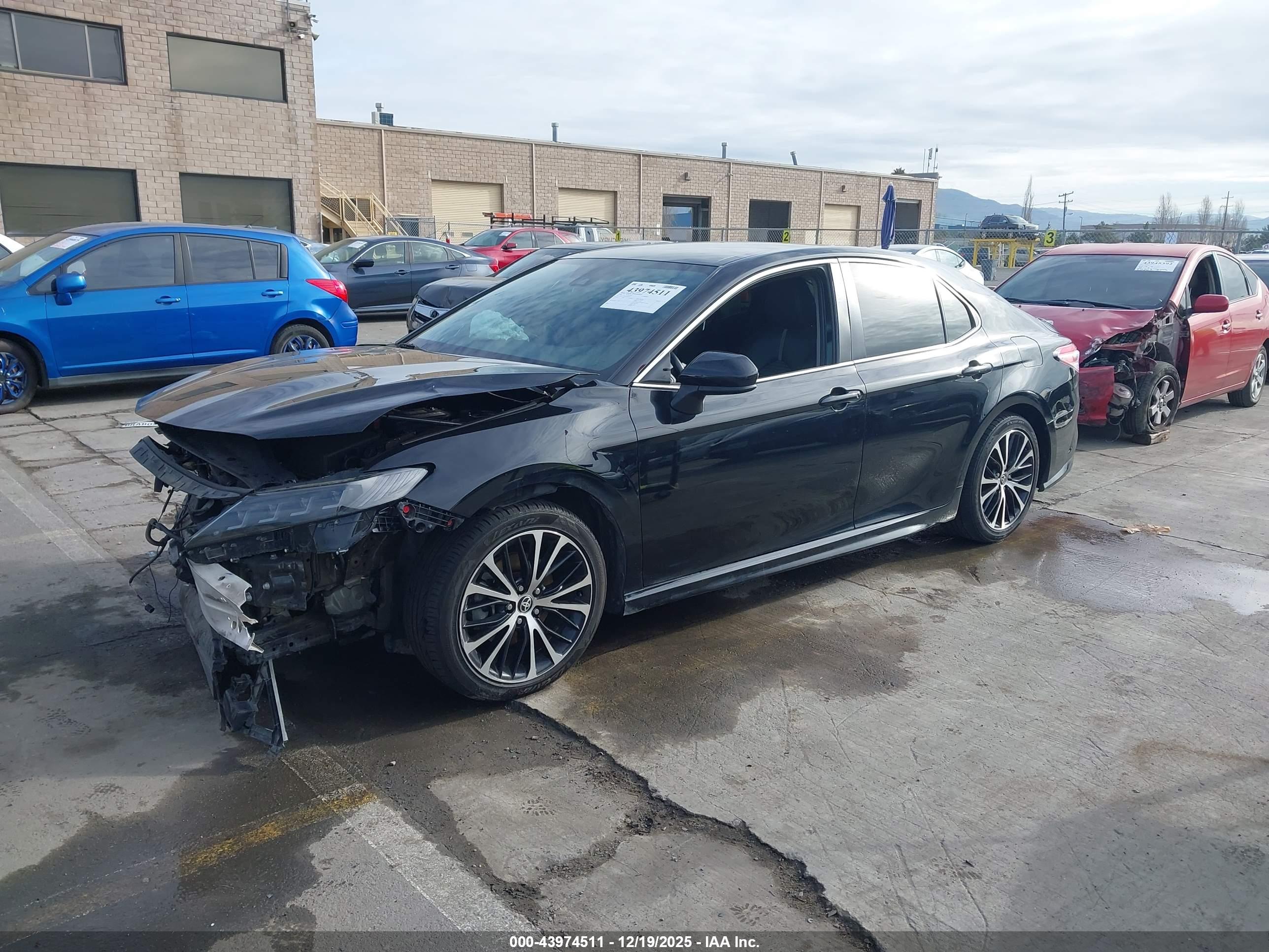 TOYOTA CAMRY image 2