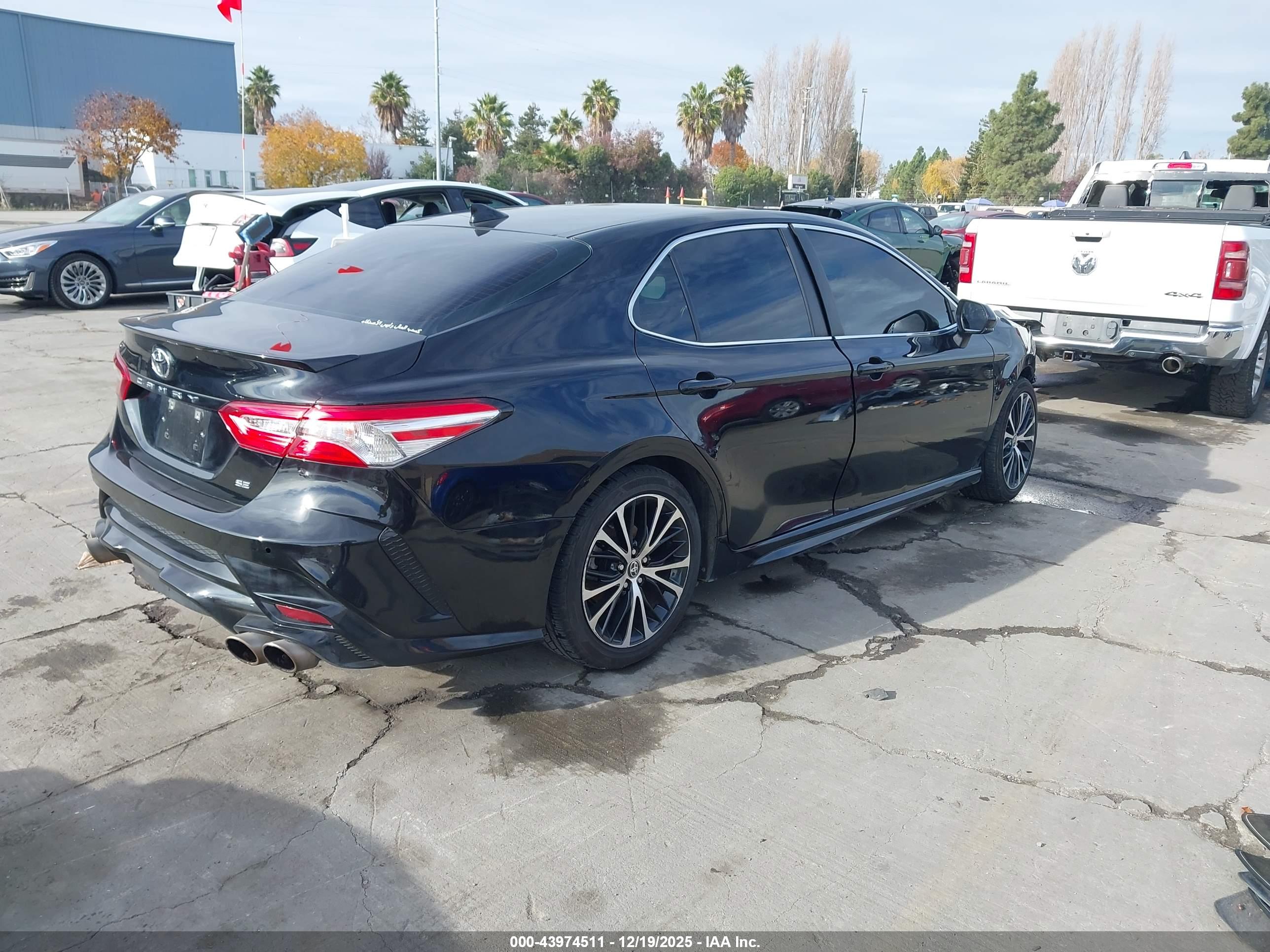 TOYOTA CAMRY image 4