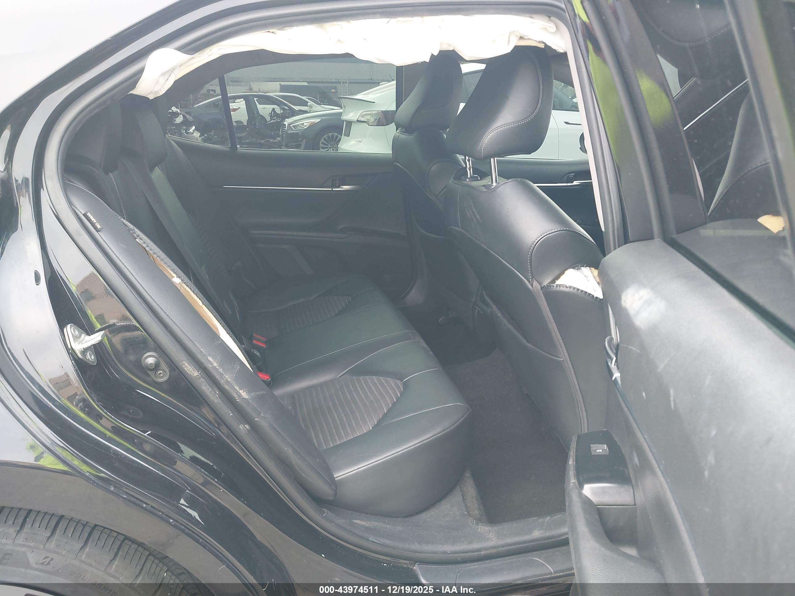TOYOTA CAMRY image 8