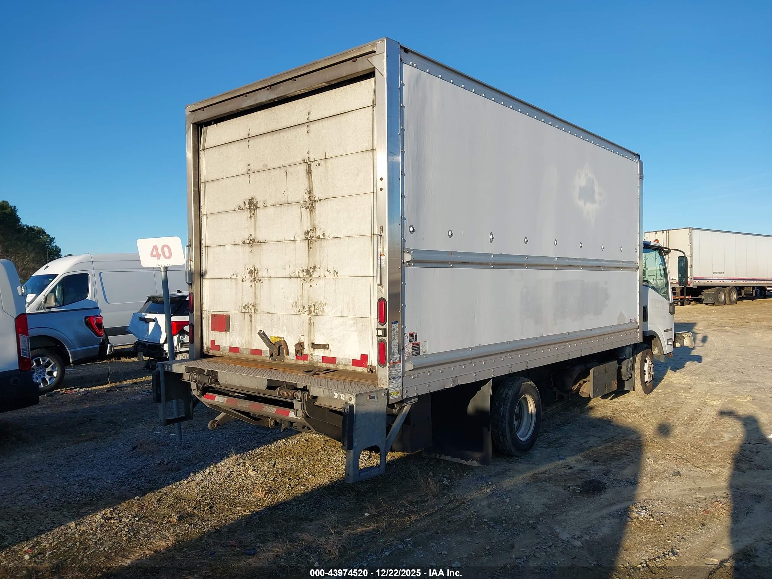 ISUZU NPR image 4