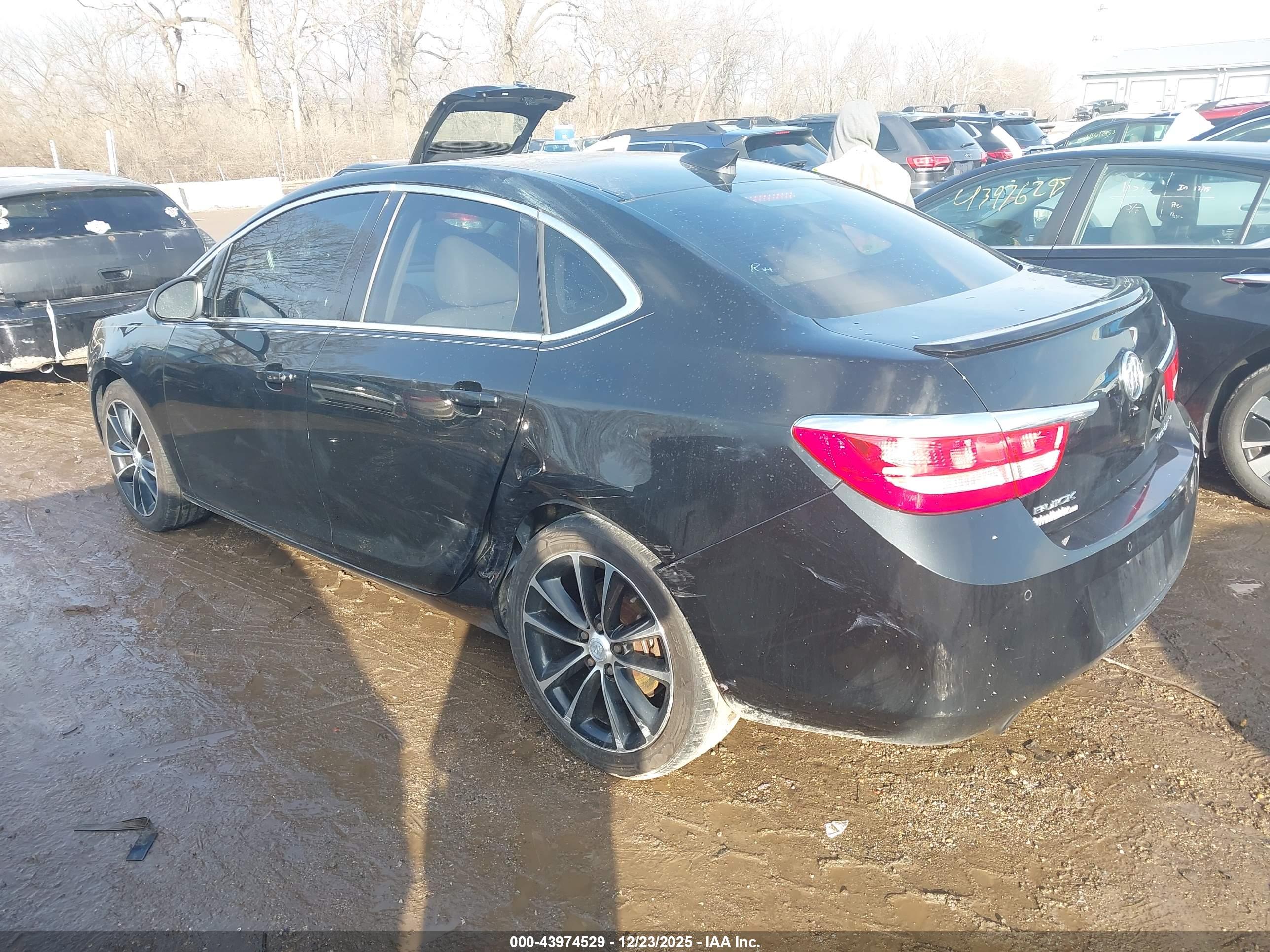 BUICK VERANO image 3