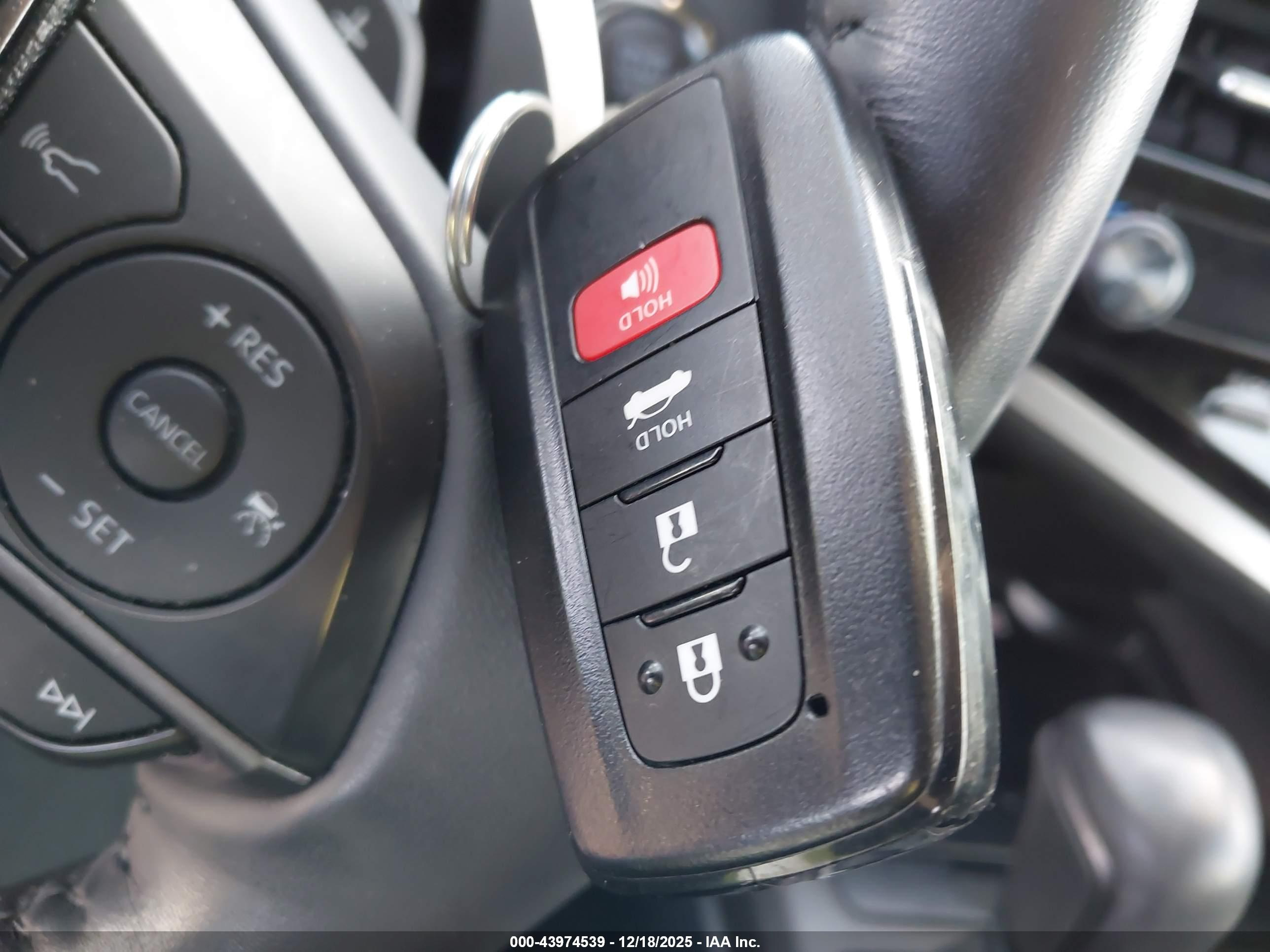 TOYOTA CAMRY image 11
