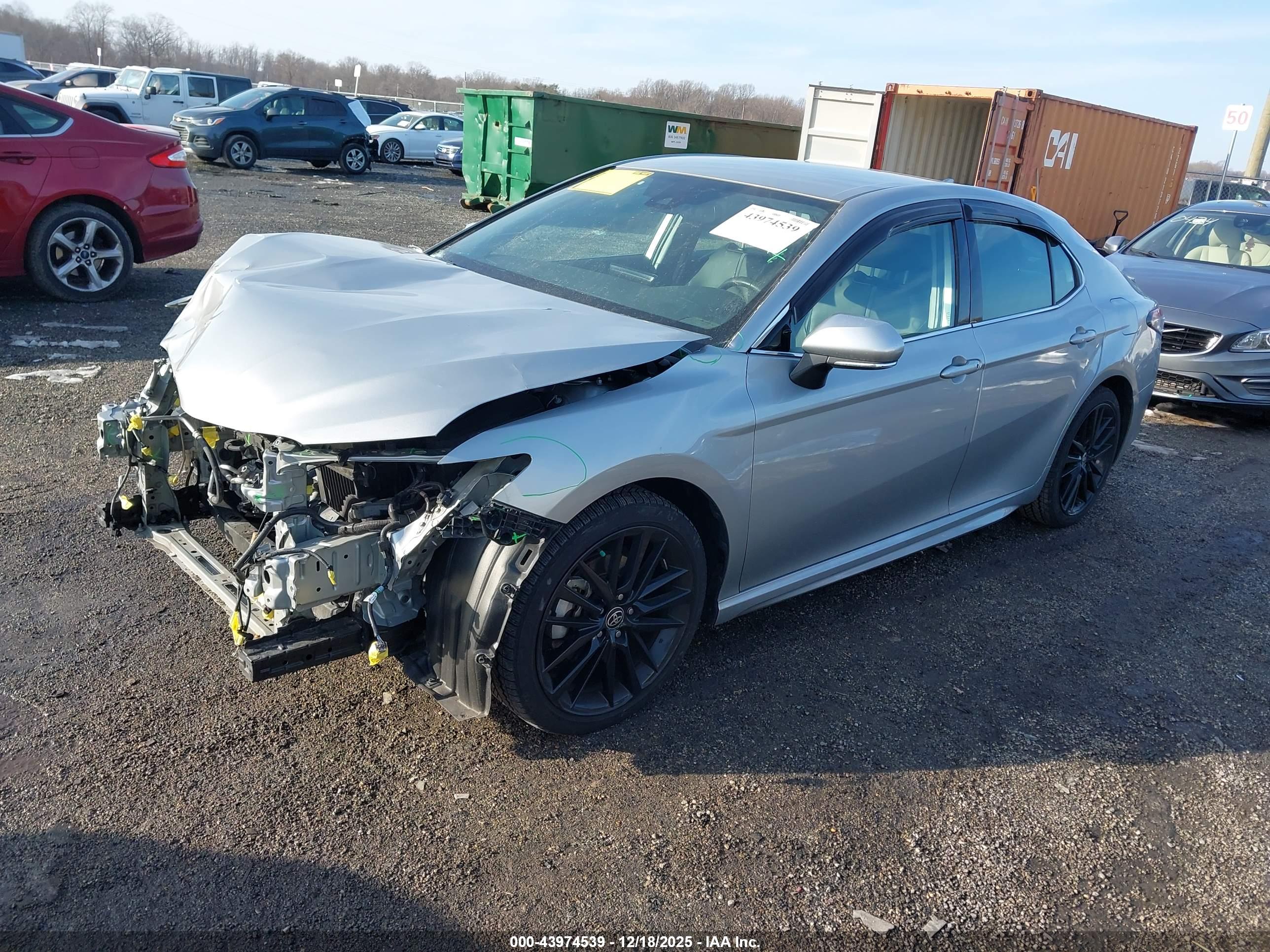TOYOTA CAMRY image 2